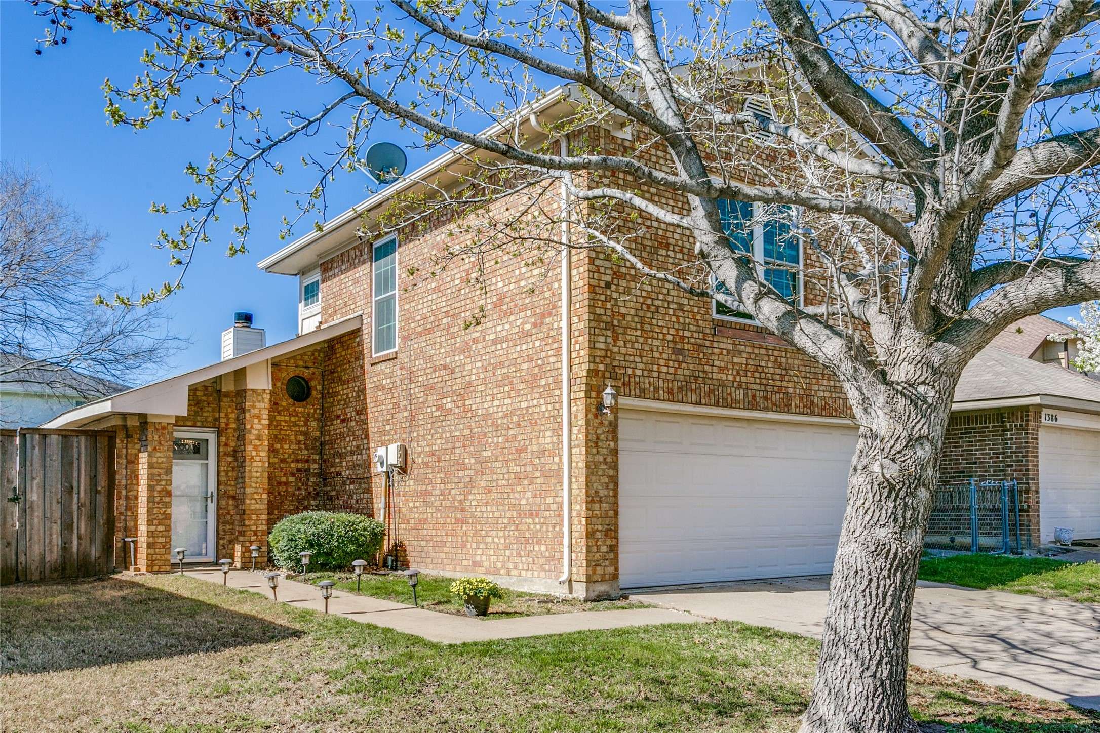 Lewisville, TX 75077,1384 Chinaberry DR