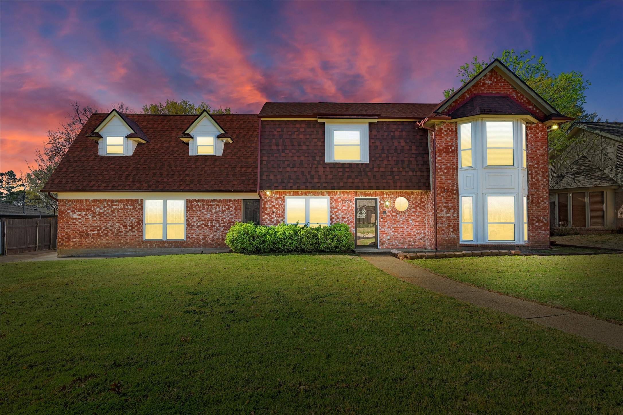 Hurst, TX 76054,329 N Circleview DR