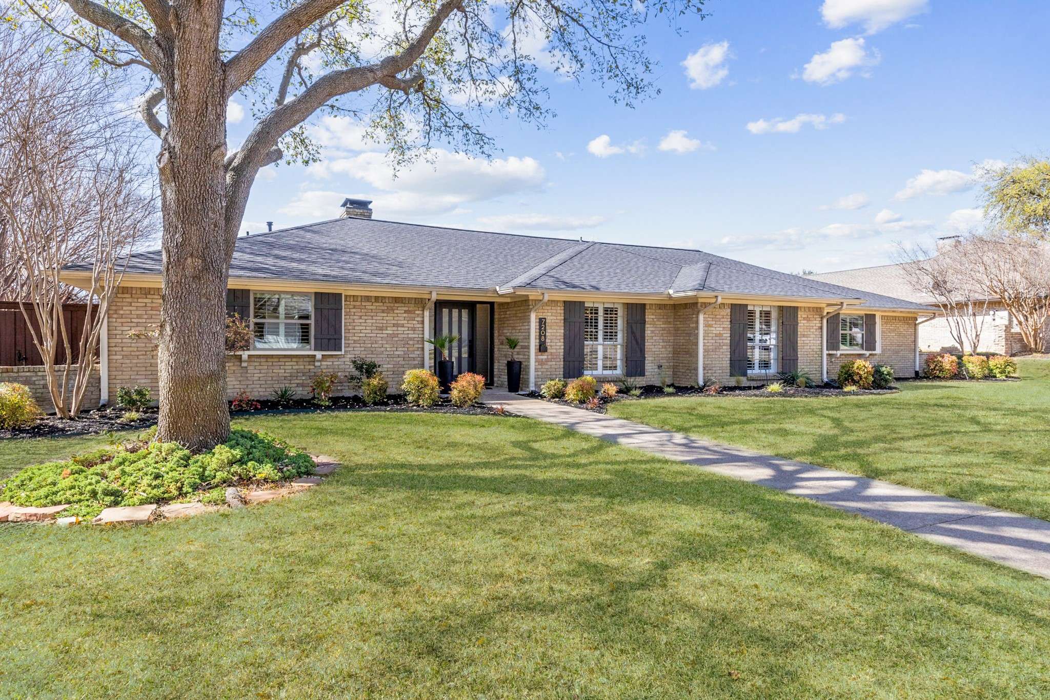 Dallas, TX 75248,7208 Hunters Ridge DR