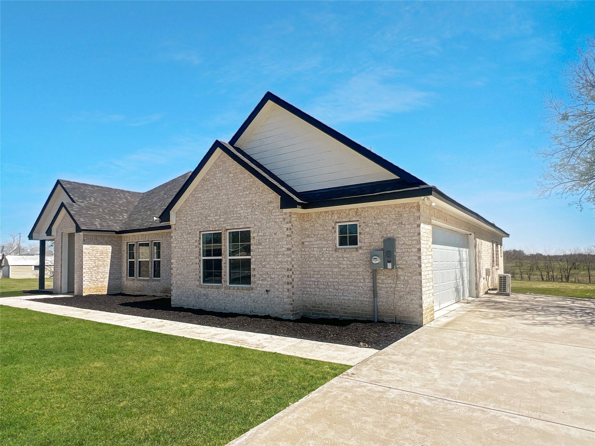 Southmayd, TX 76268,205 McElroy ST