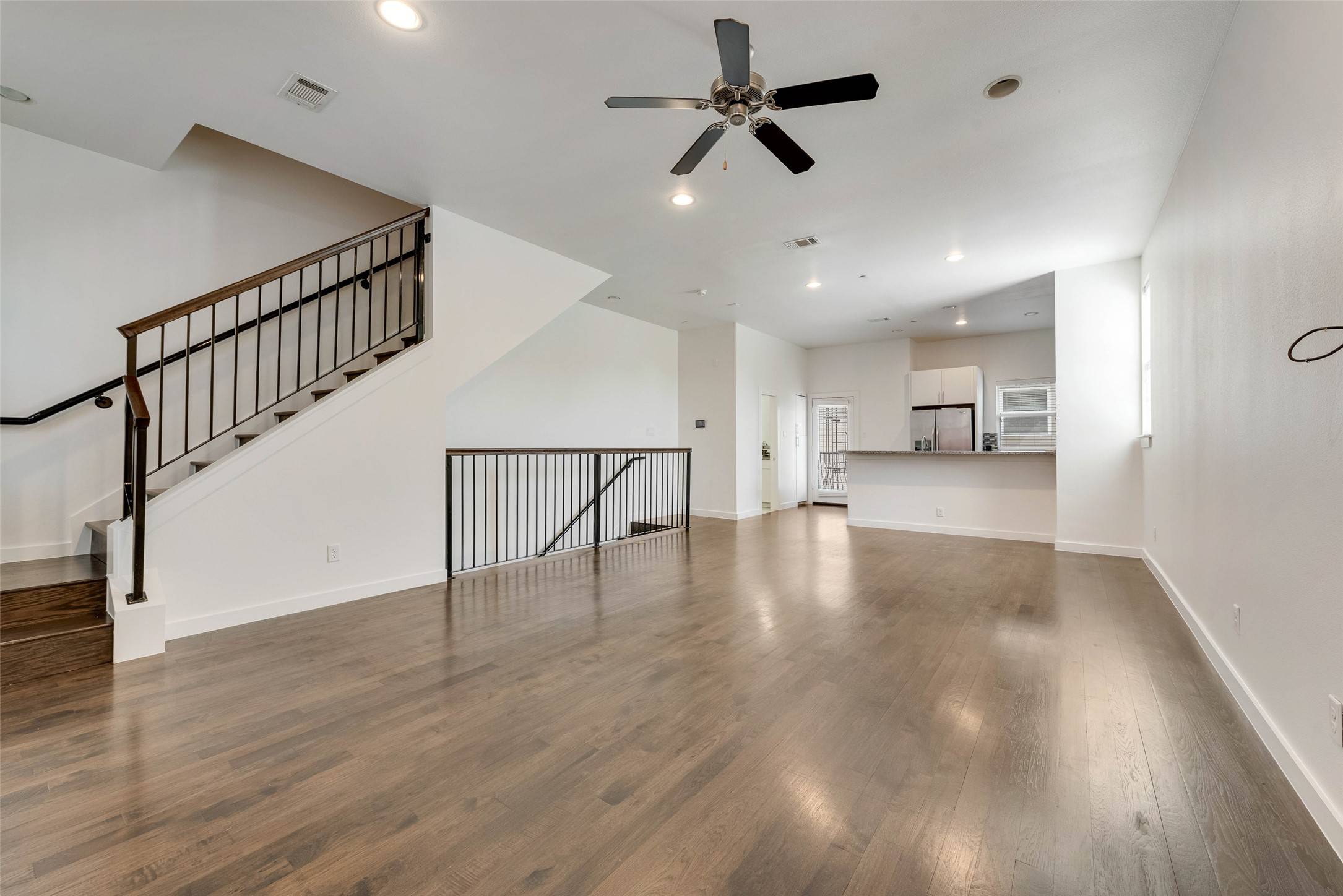 Dallas, TX 75204,3200 Ross AVE #28