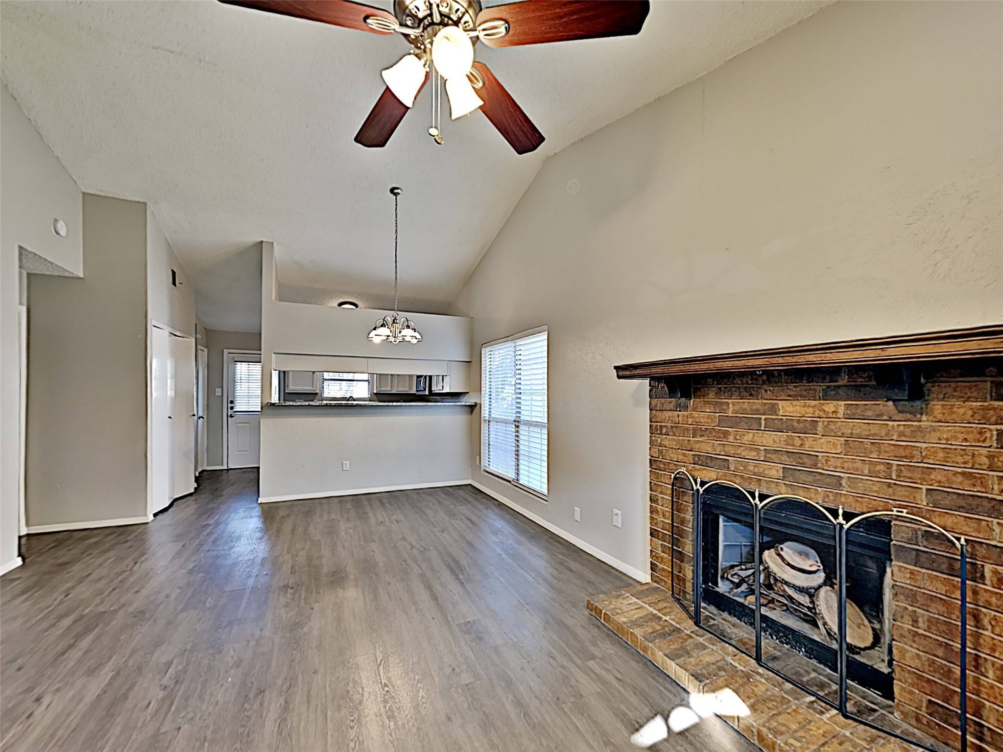 Mesquite, TX 75149,823 Versailles ST