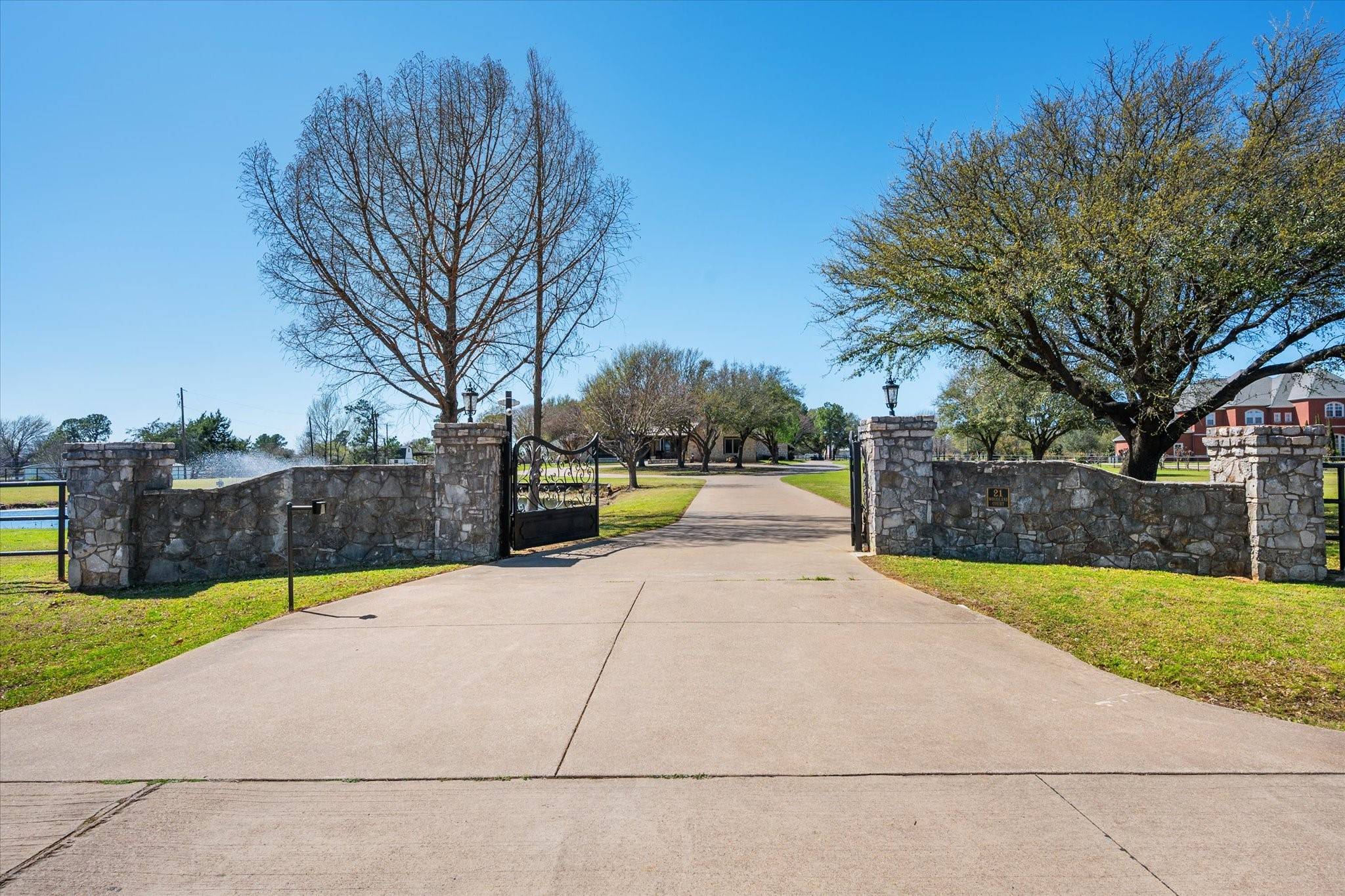 Mansfield, TX 76063,21 Woodland CT
