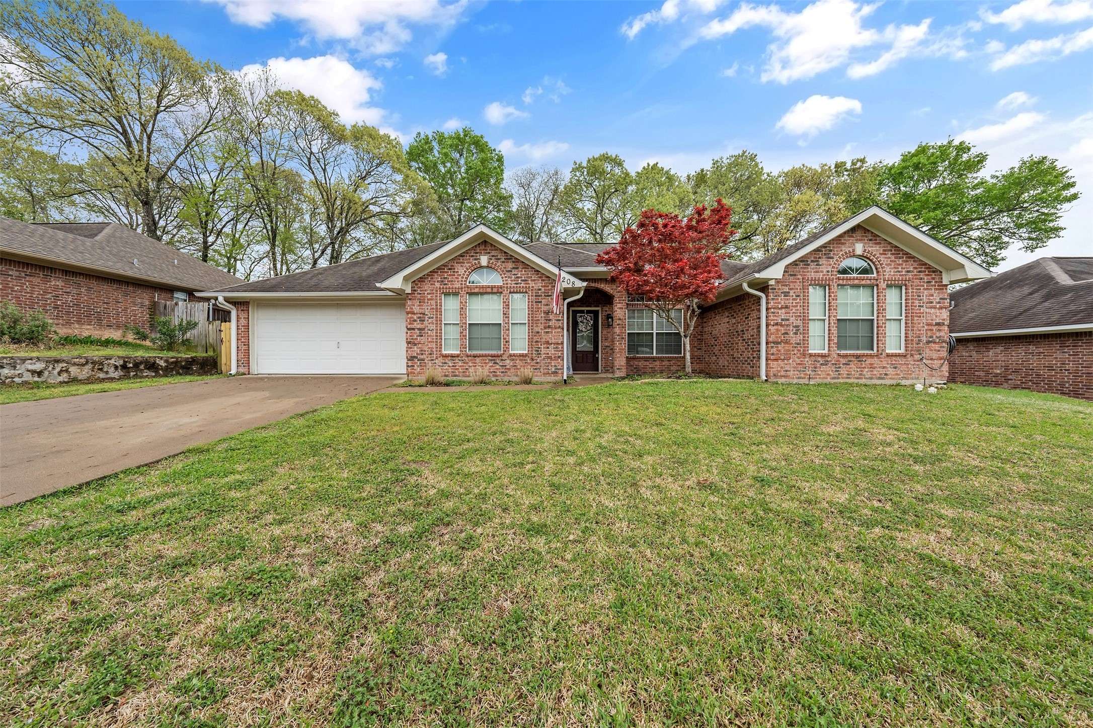 Palestine, TX 75801,208 Homestead DR