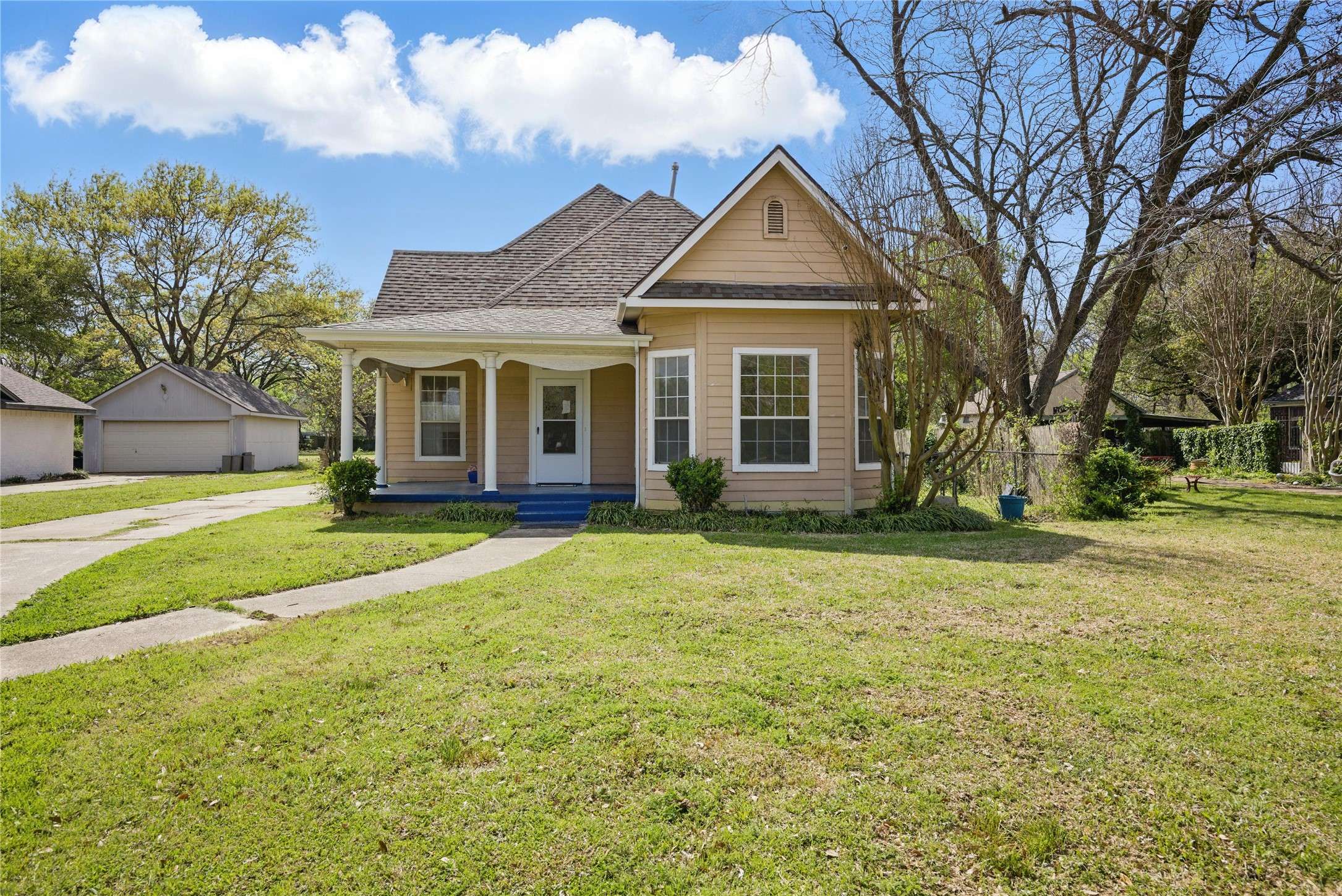 Dallas, TX 75216,4521 Vandervort DR
