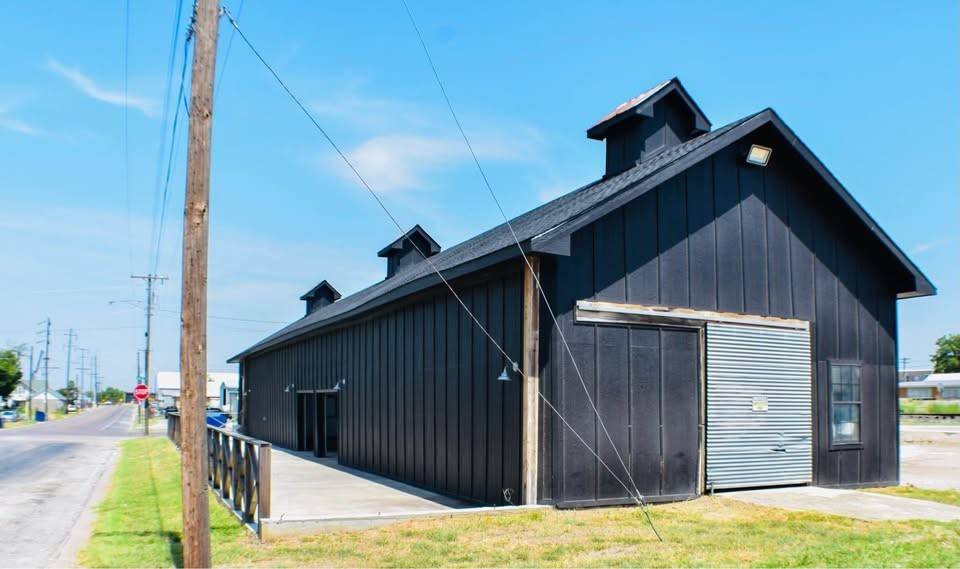 Bowie, TX 76230,103 N Mason ST