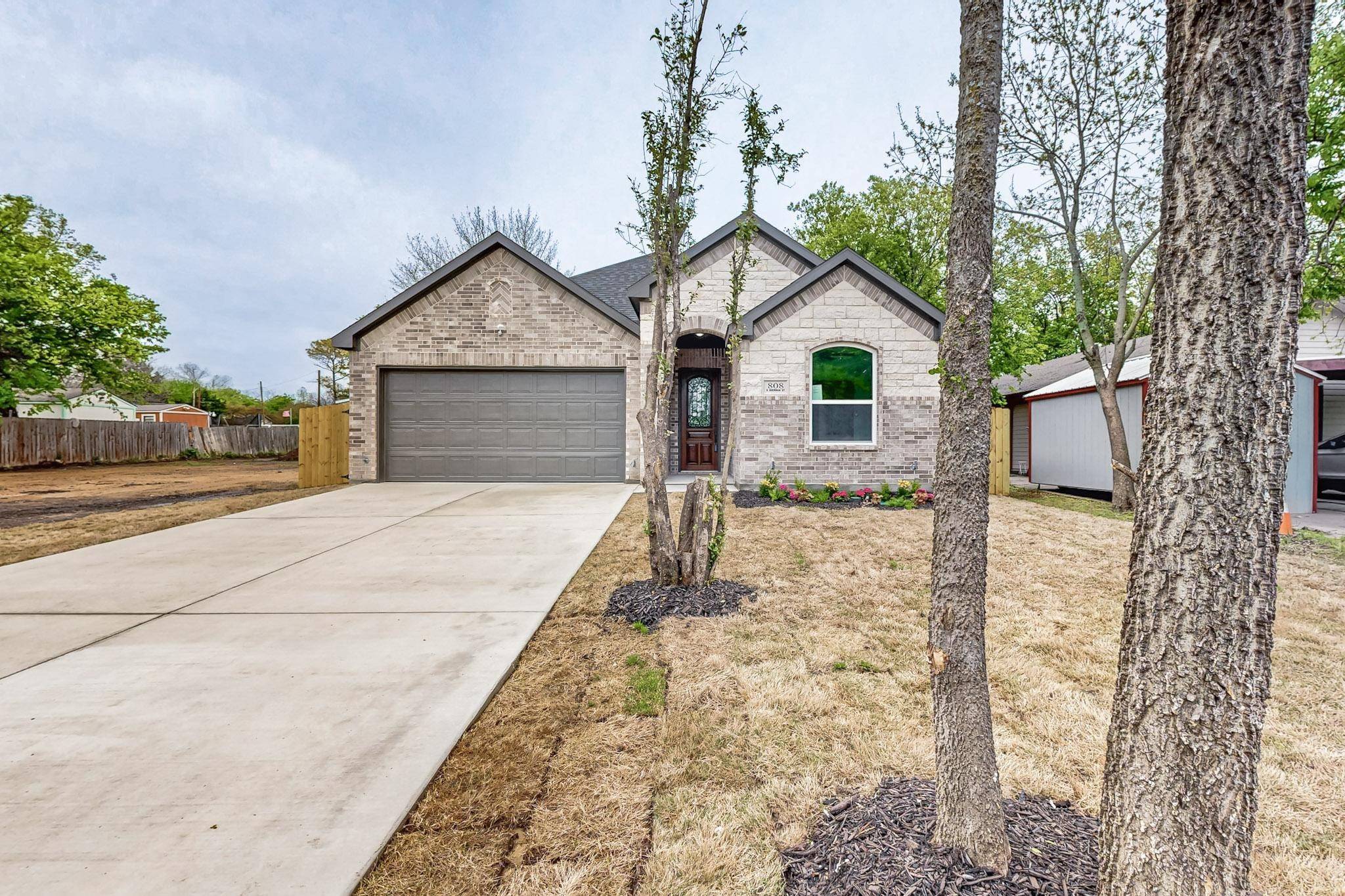Ennis, TX 75119,806 S Sherman ST