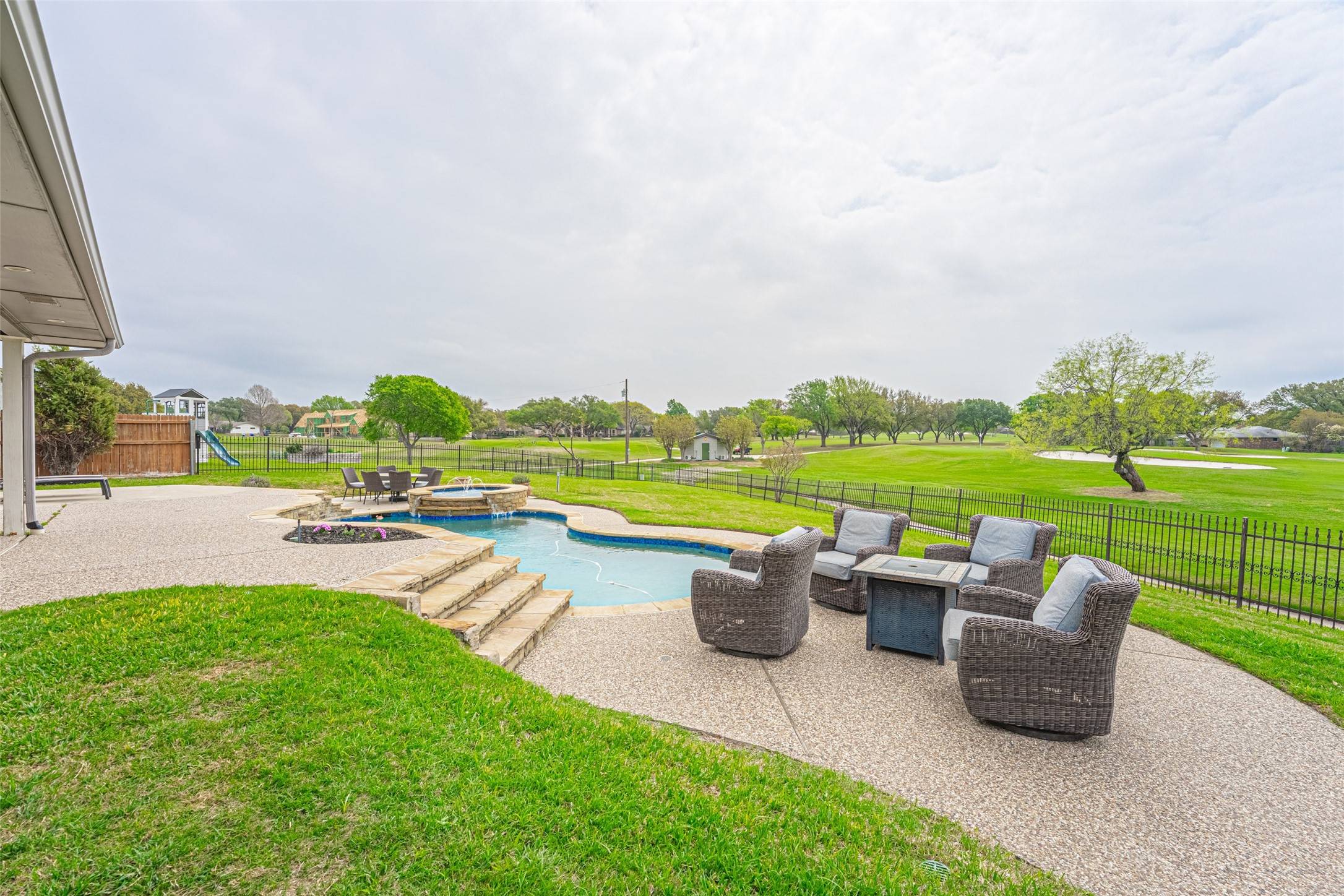 Farmers Branch, TX 75234,14502 Park Lake CT