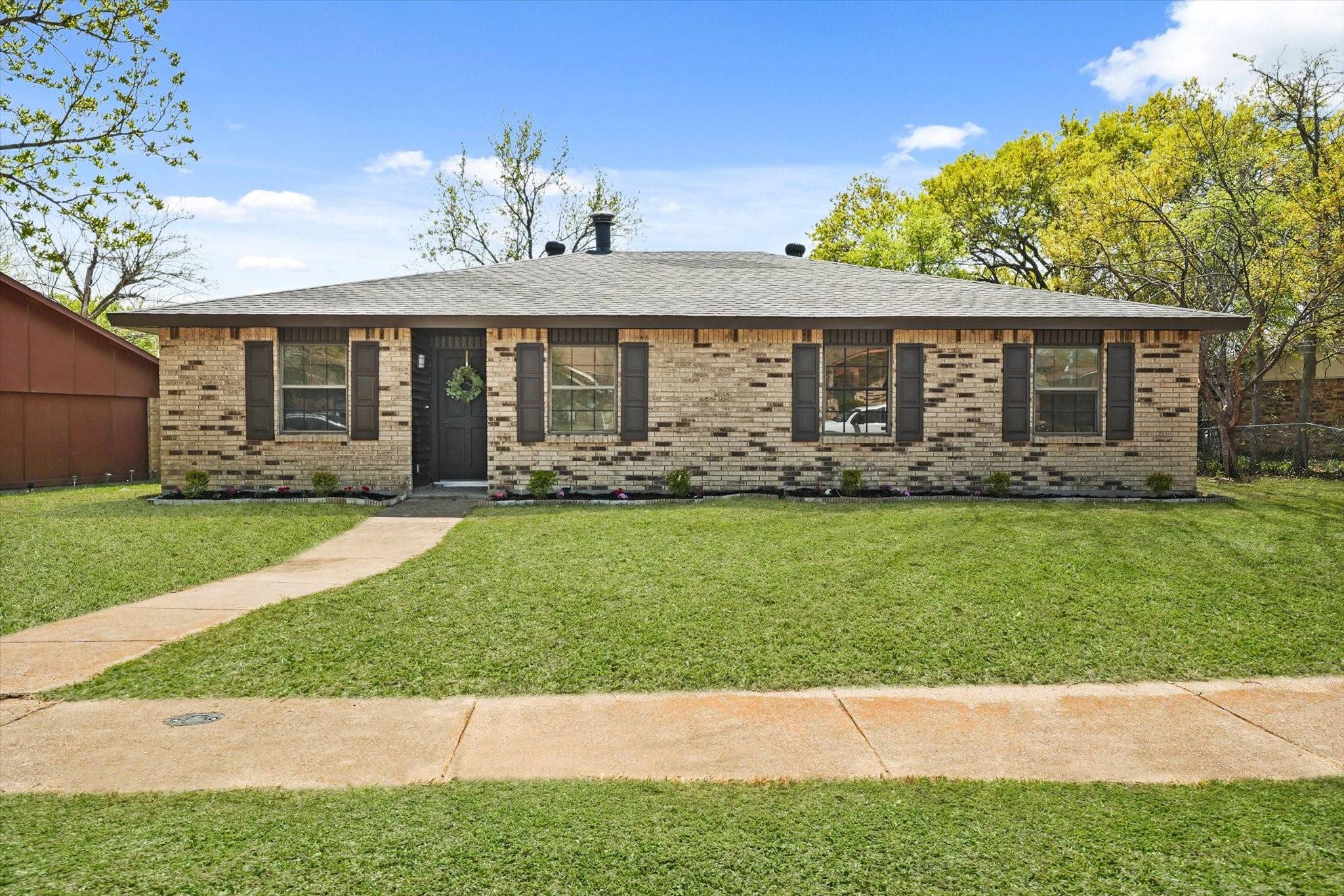 Dallas, TX 75249,7206 Chinaberry RD