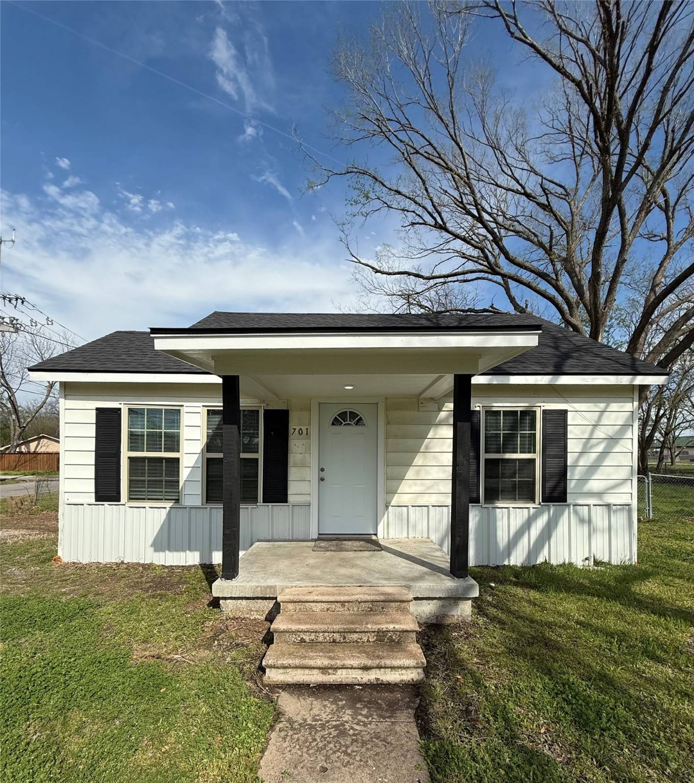 Kaufman, TX 75142,701 S Madison ST