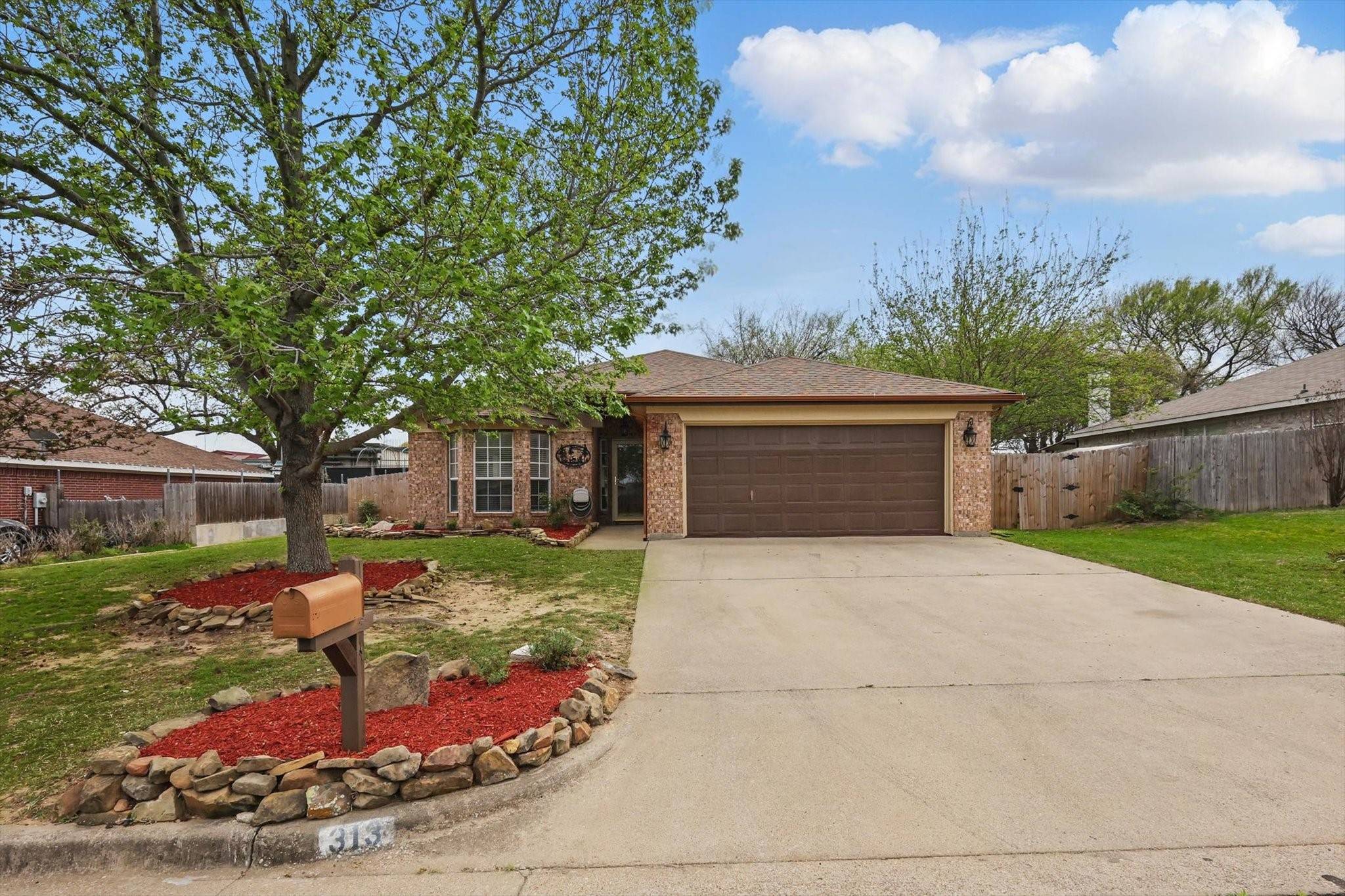 Weatherford, TX 76086,313 Sweetwater DR