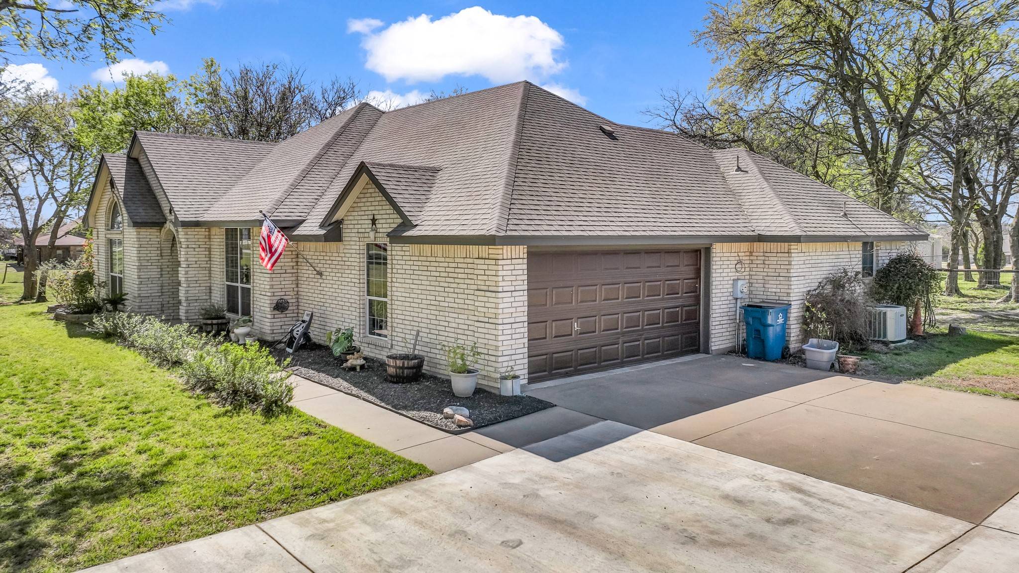 Fort Worth, TX 76126,8217 Dollar LN