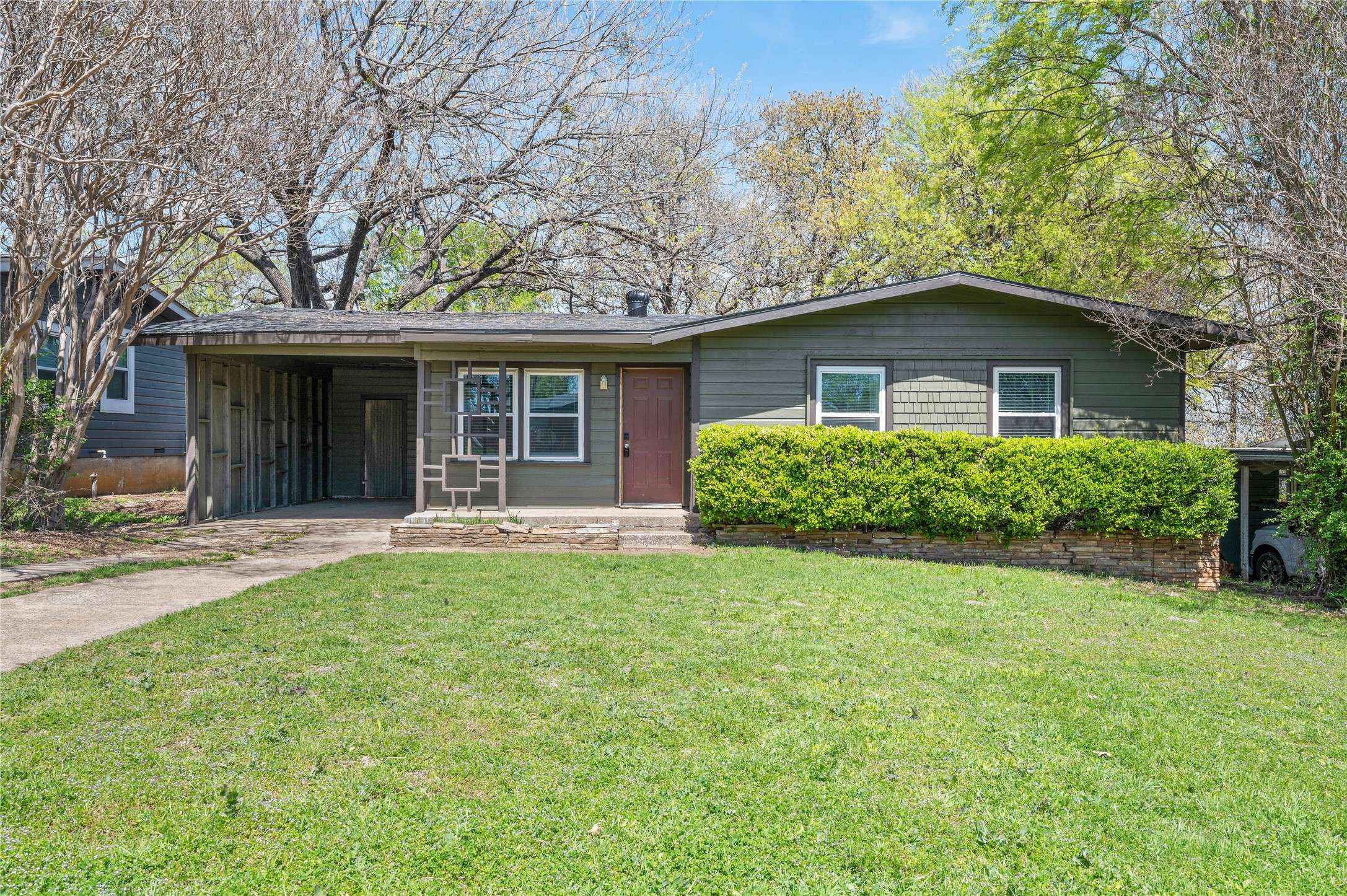 Denison, TX 75020,1725 Meadowlark LN
