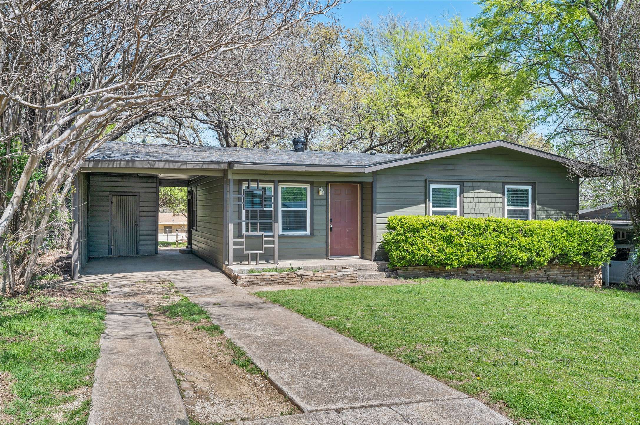 Denison, TX 75020,1725 Meadowlark LN