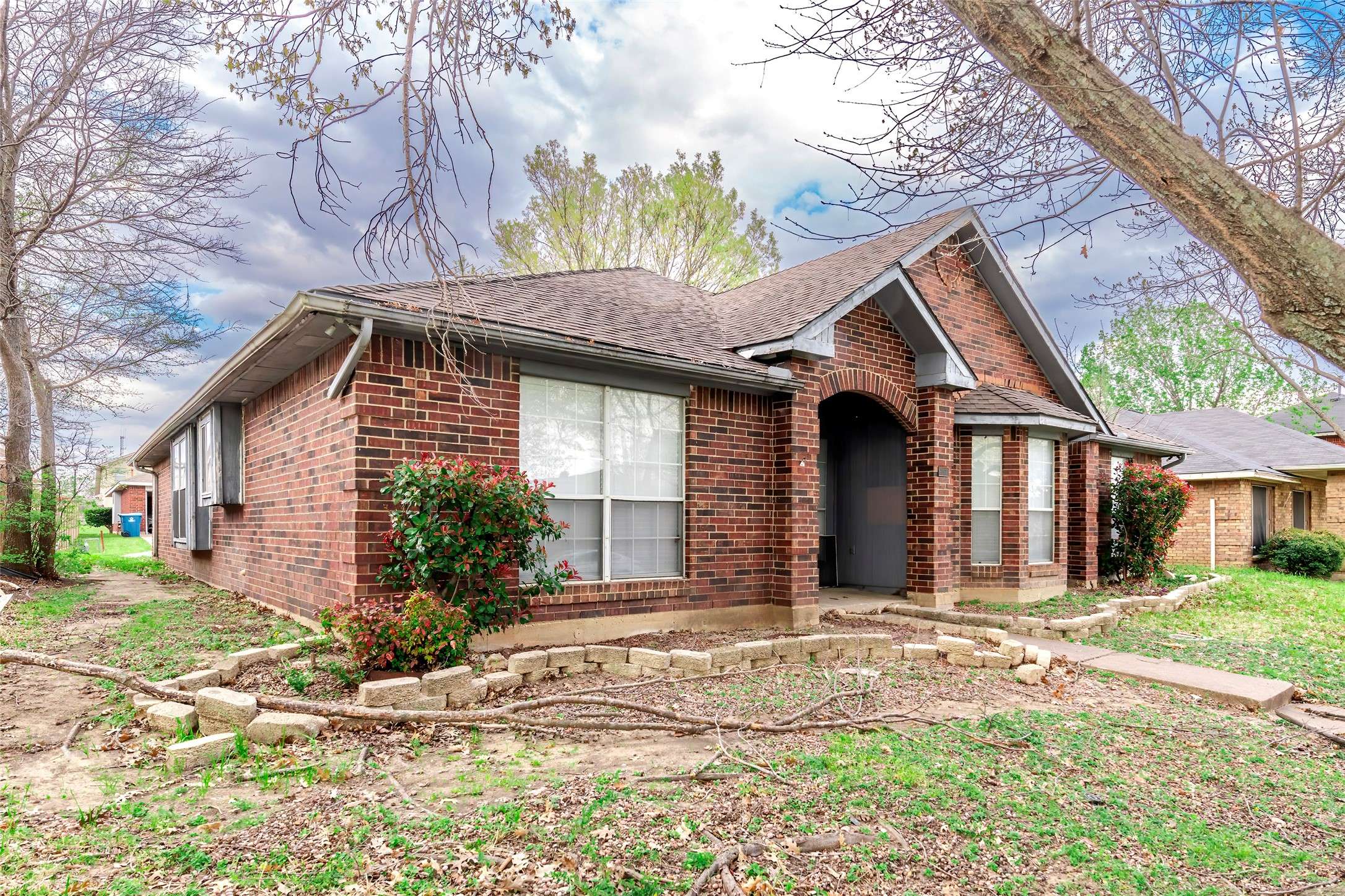 Desoto, TX 75115,717 Azalea DR