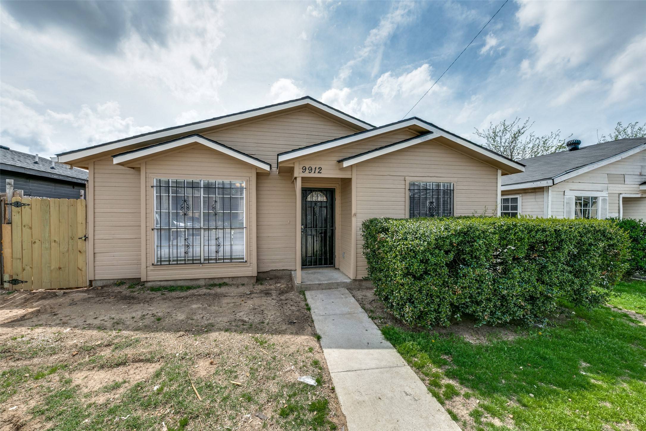Dallas, TX 75217,9912 Hustead ST