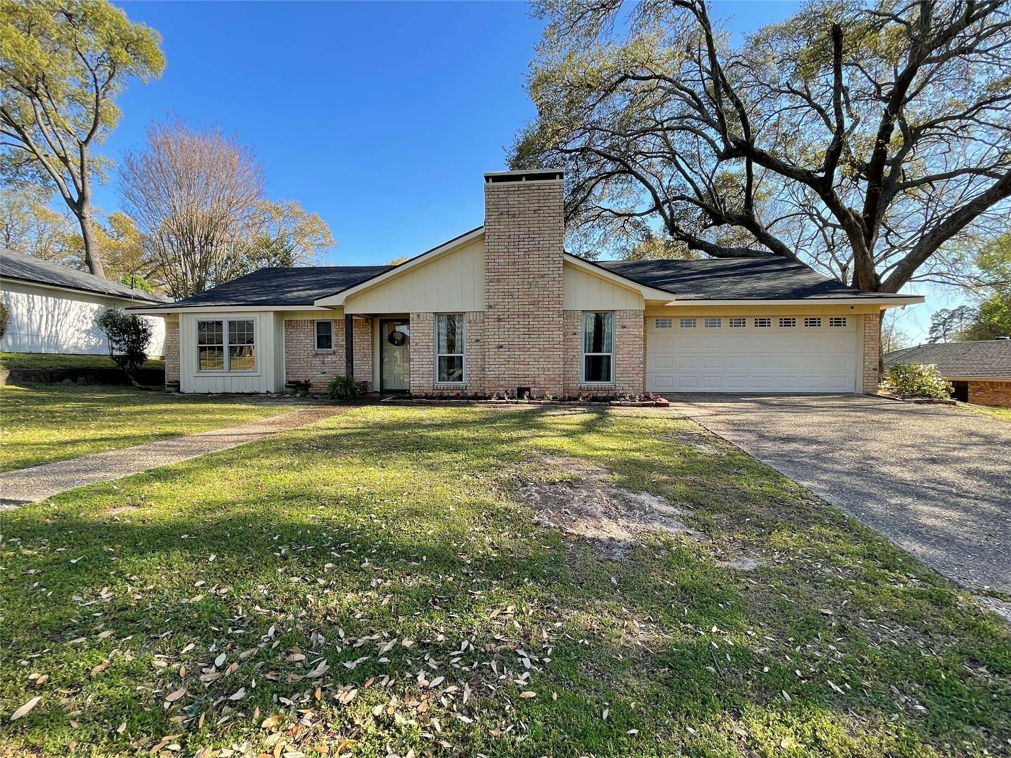 Tyler, TX 75703,704 SPRING CREEK DR