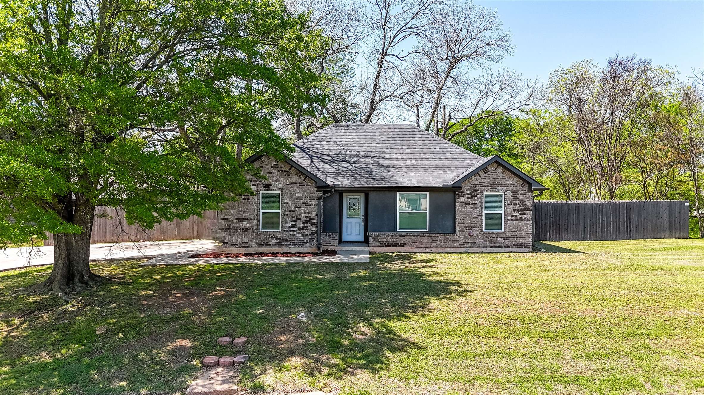 Denison, TX 75020,1 W Parnell ST