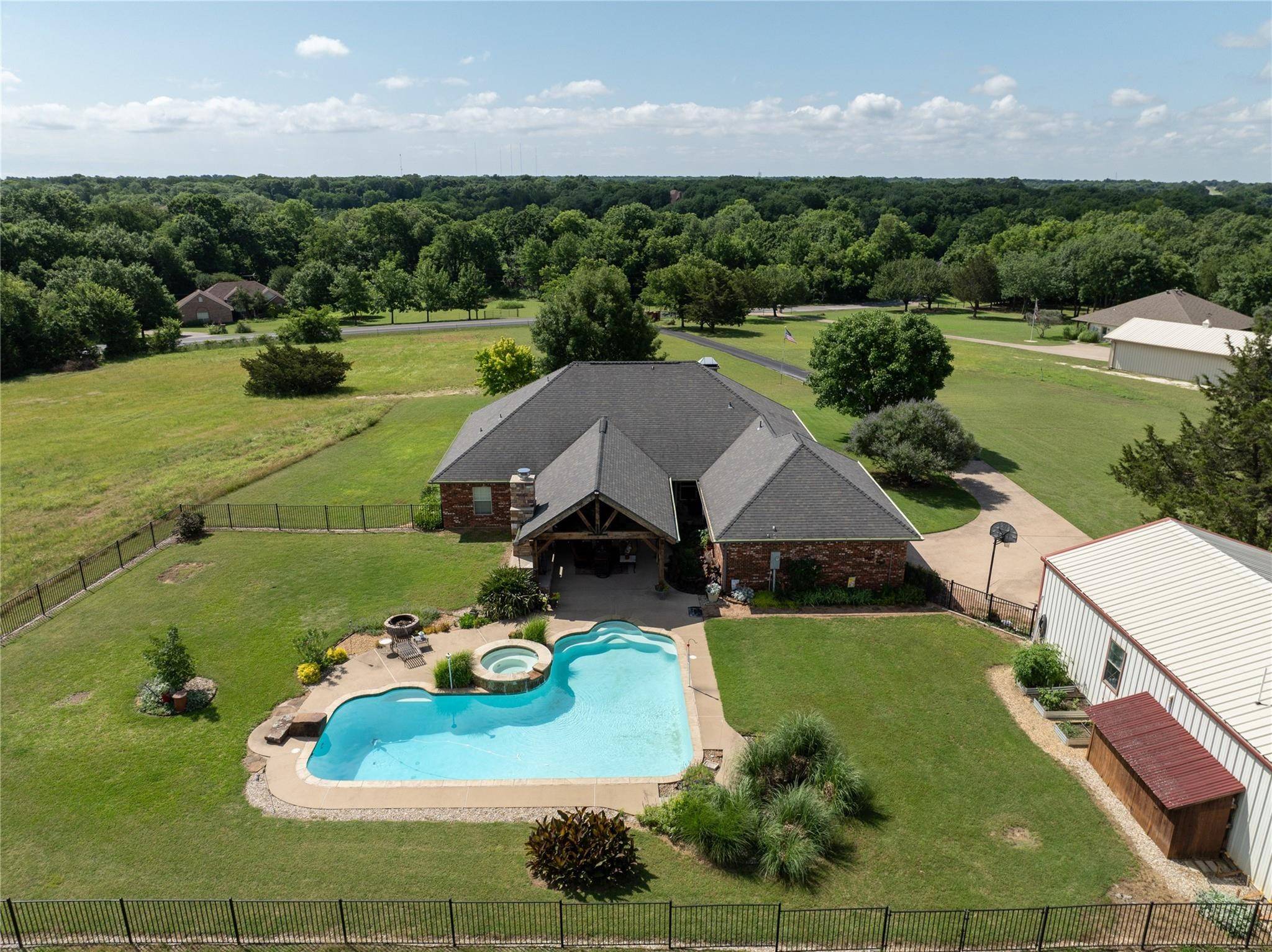 Mckinney, TX 75071,4933 CR 340