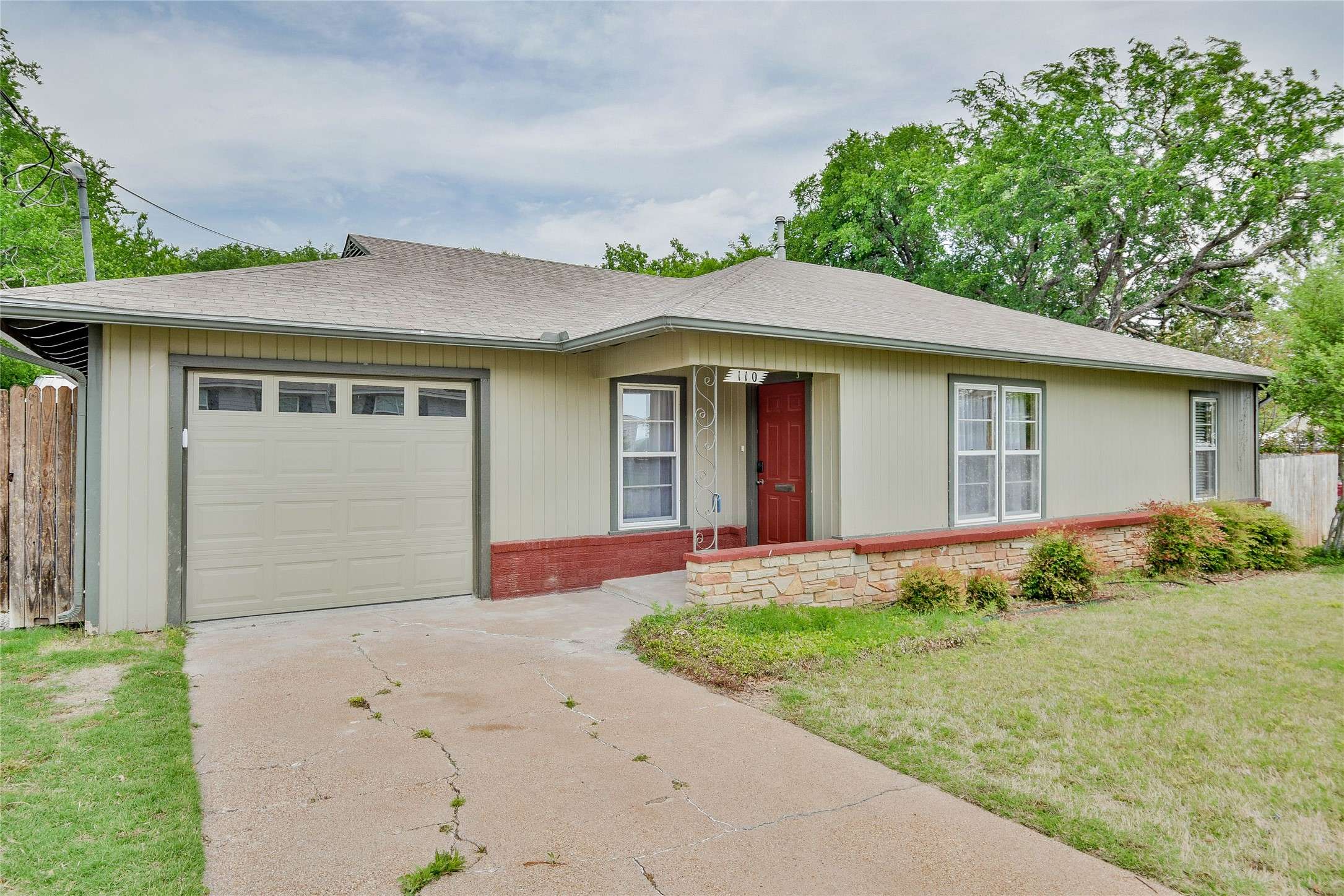 Granbury, TX 76048,110 W Doyle ST
