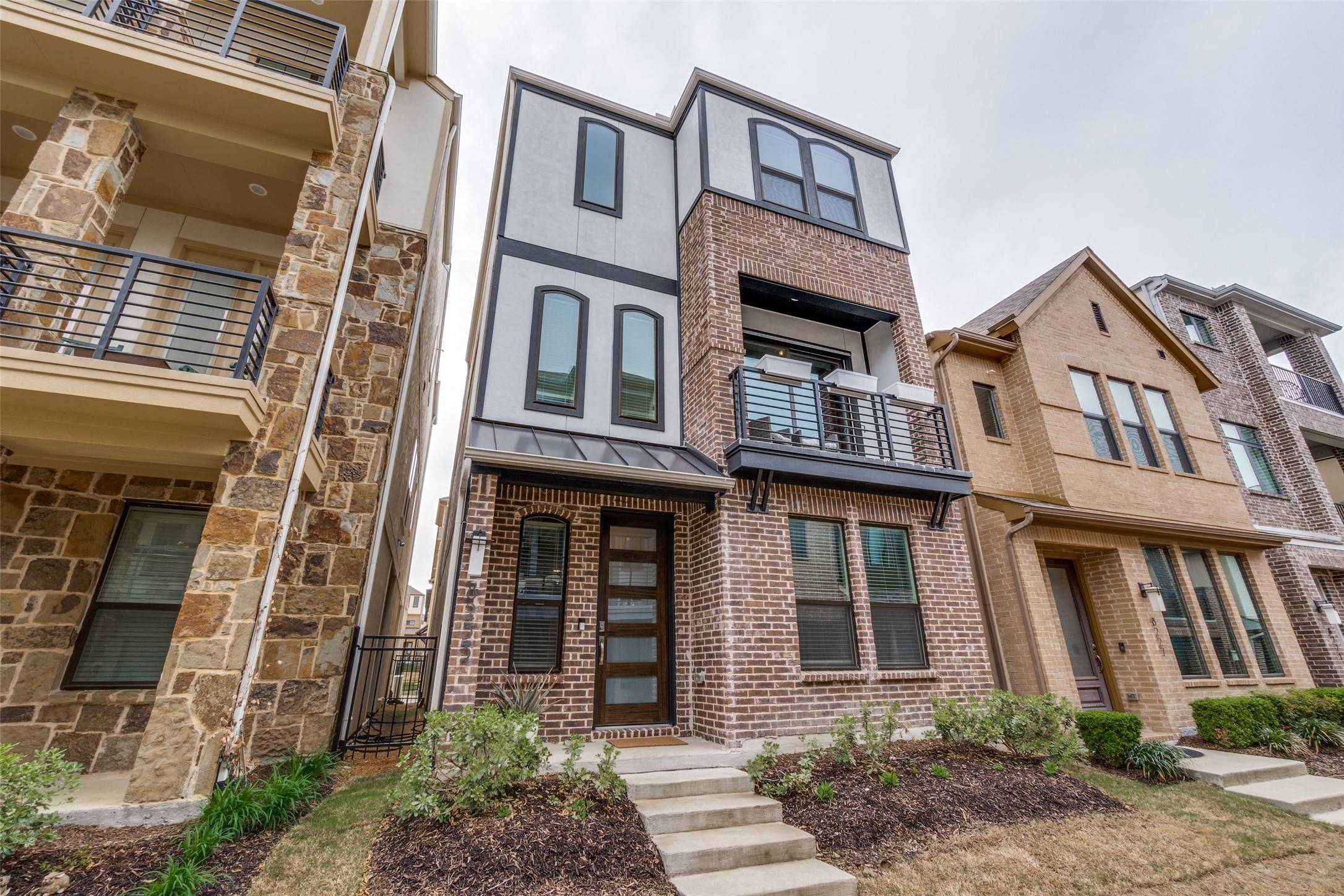 Dallas, TX 75231,8233 Laflin LN