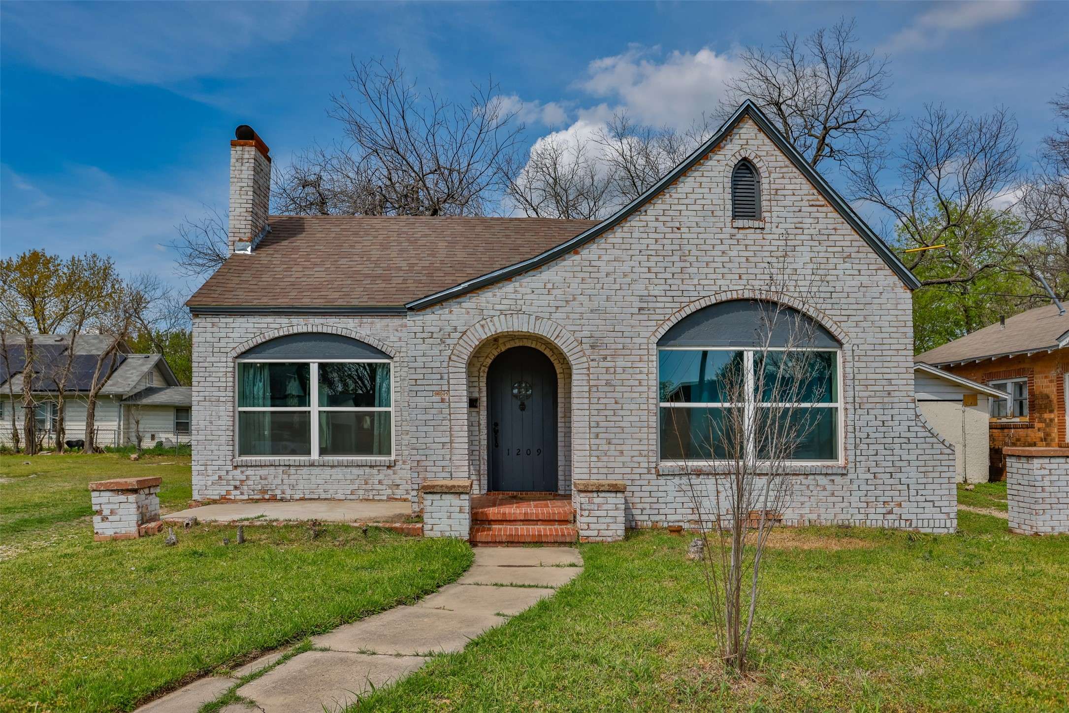 Gainesville, TX 76240,1209 E Garnett ST
