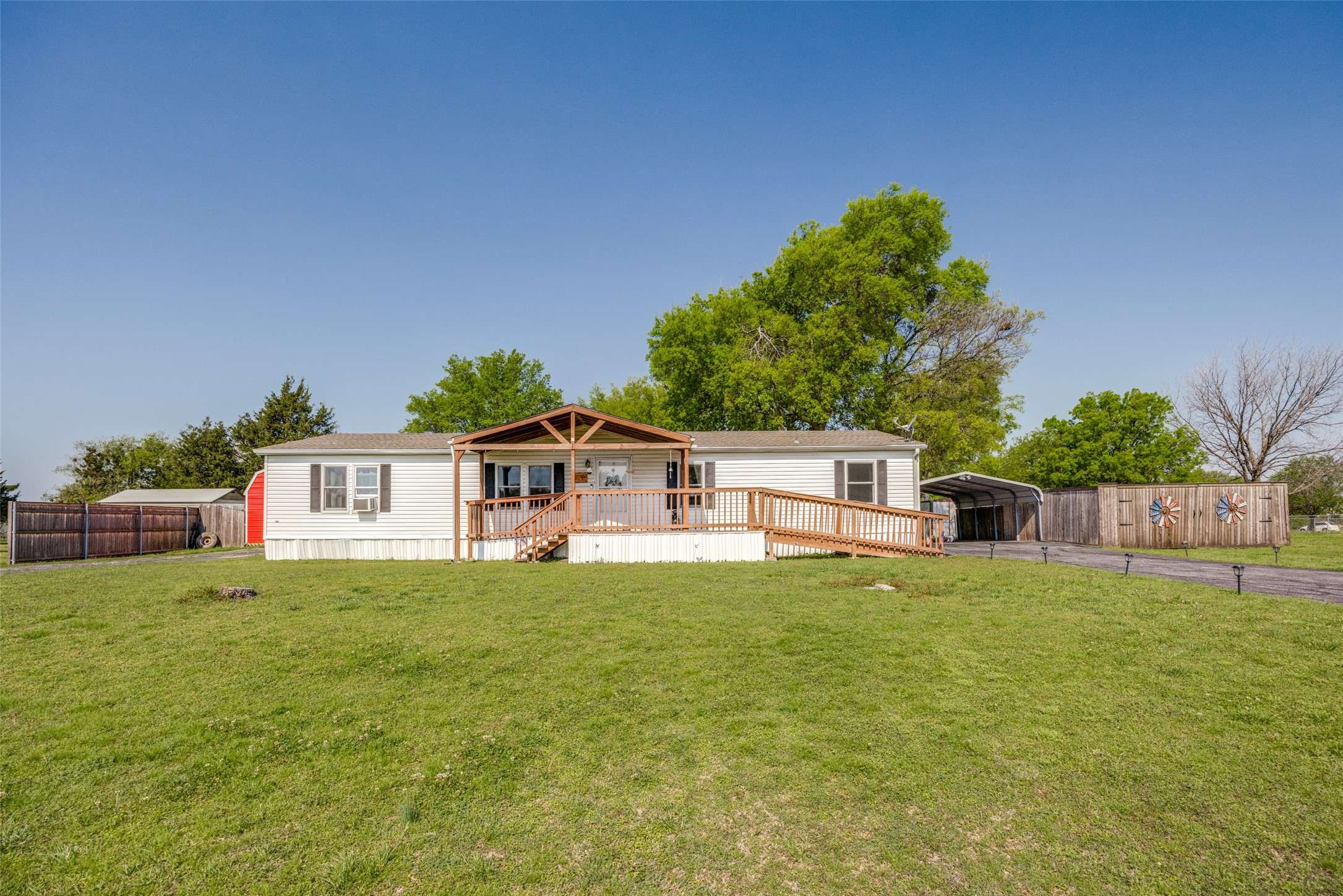 Southmayd, TX 75092,124 Fossil Creek Circle CIR