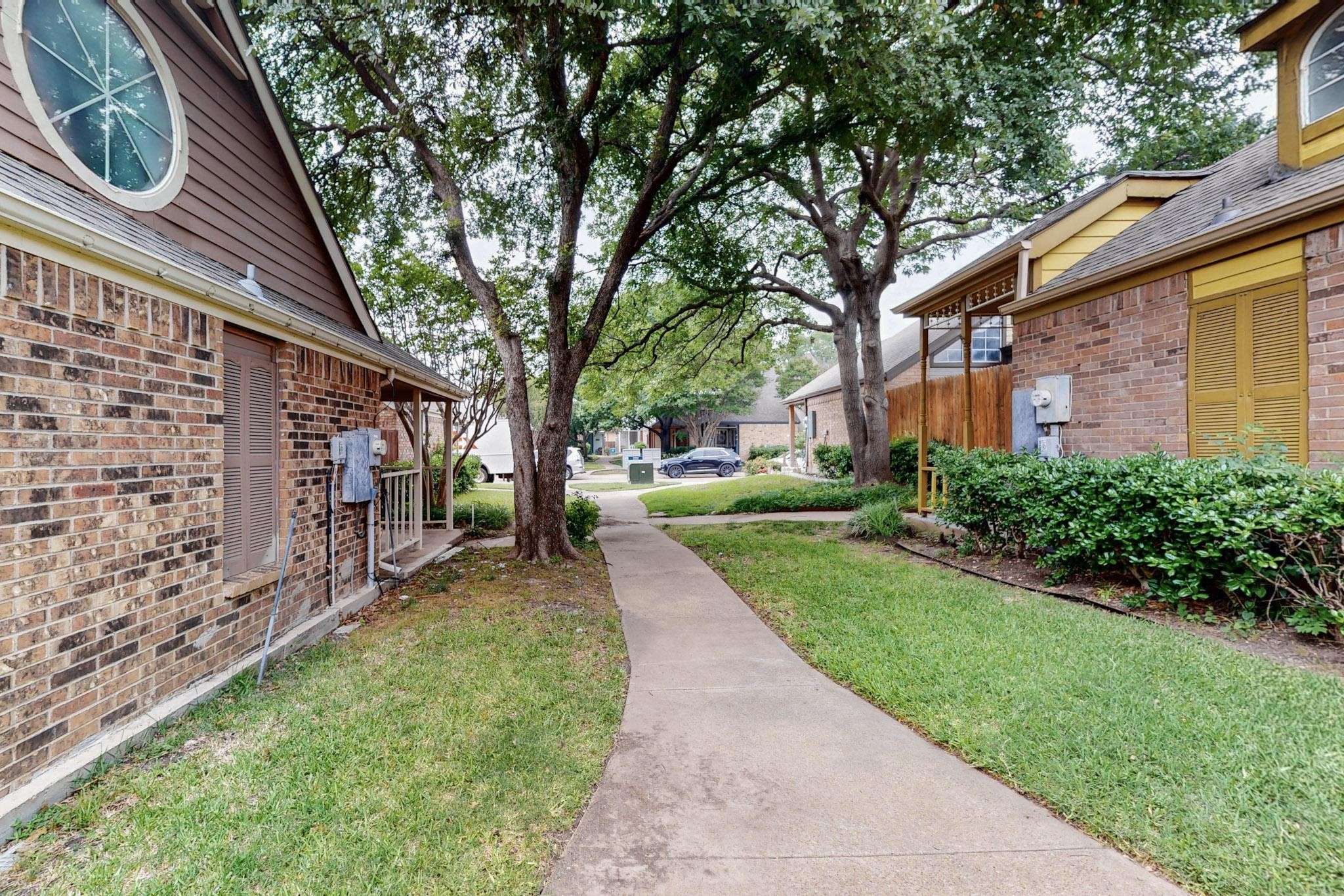 Dallas, TX 75229,3136 Royal Gable DR
