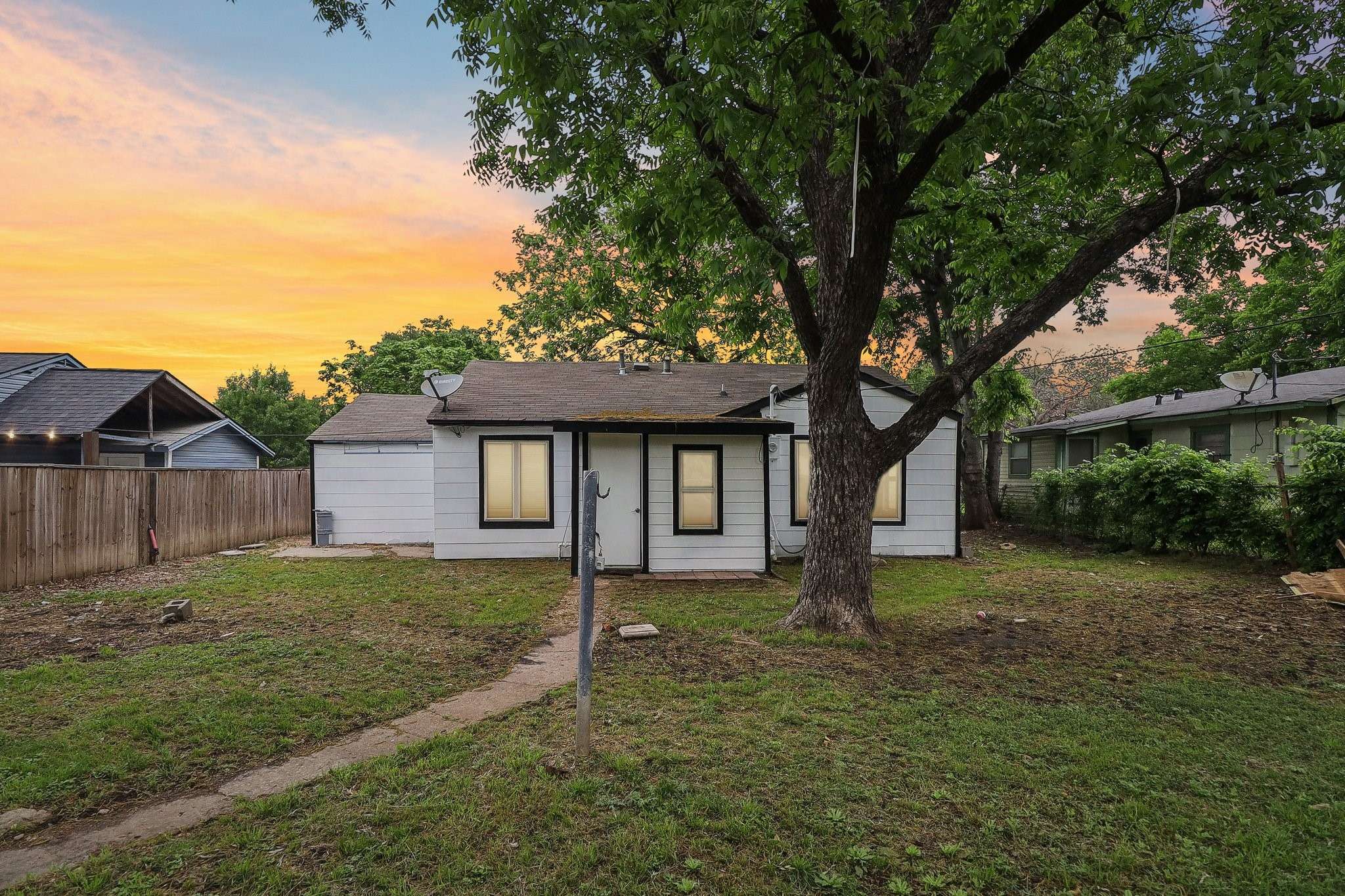 Dallas, TX 75224,322 W Mcvey AVE