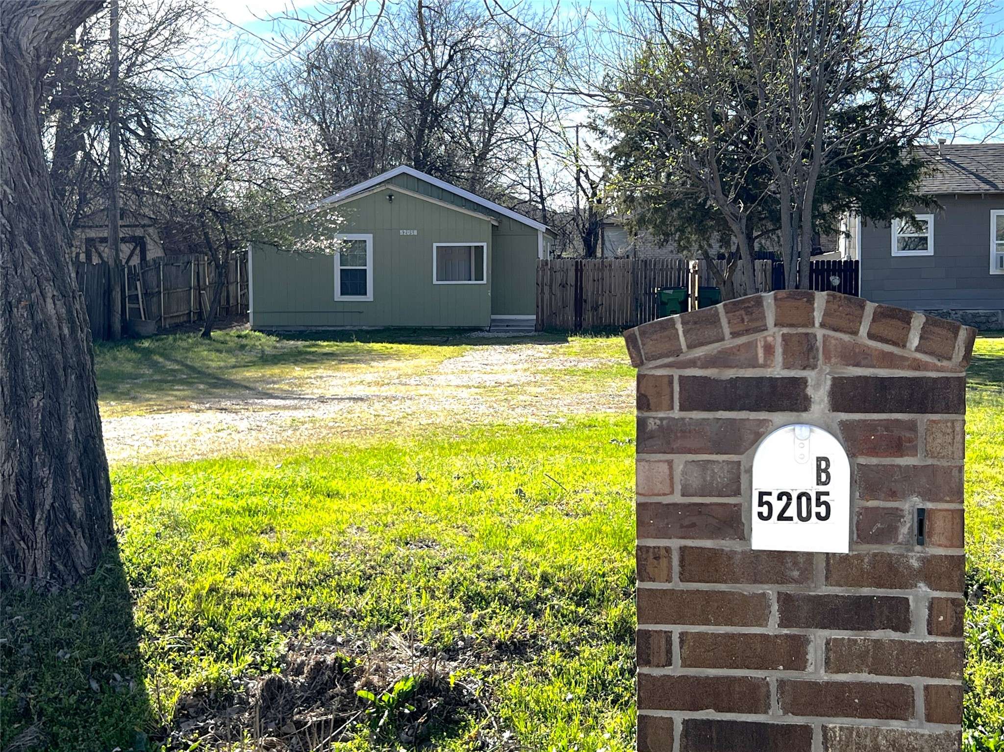 Sansom Park, TX 76114,5205 Calloway ST #B