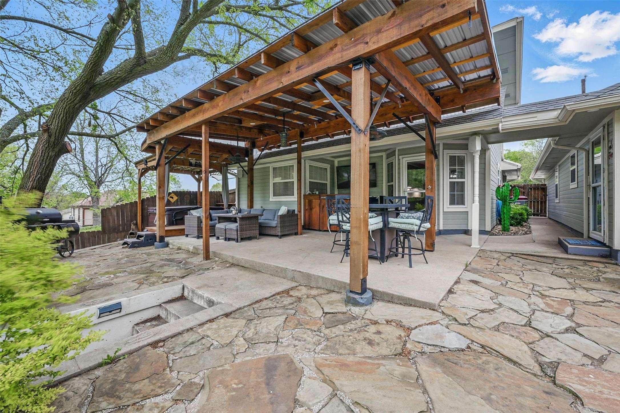 Van Alstyne, TX 75495,492 E Marshall ST