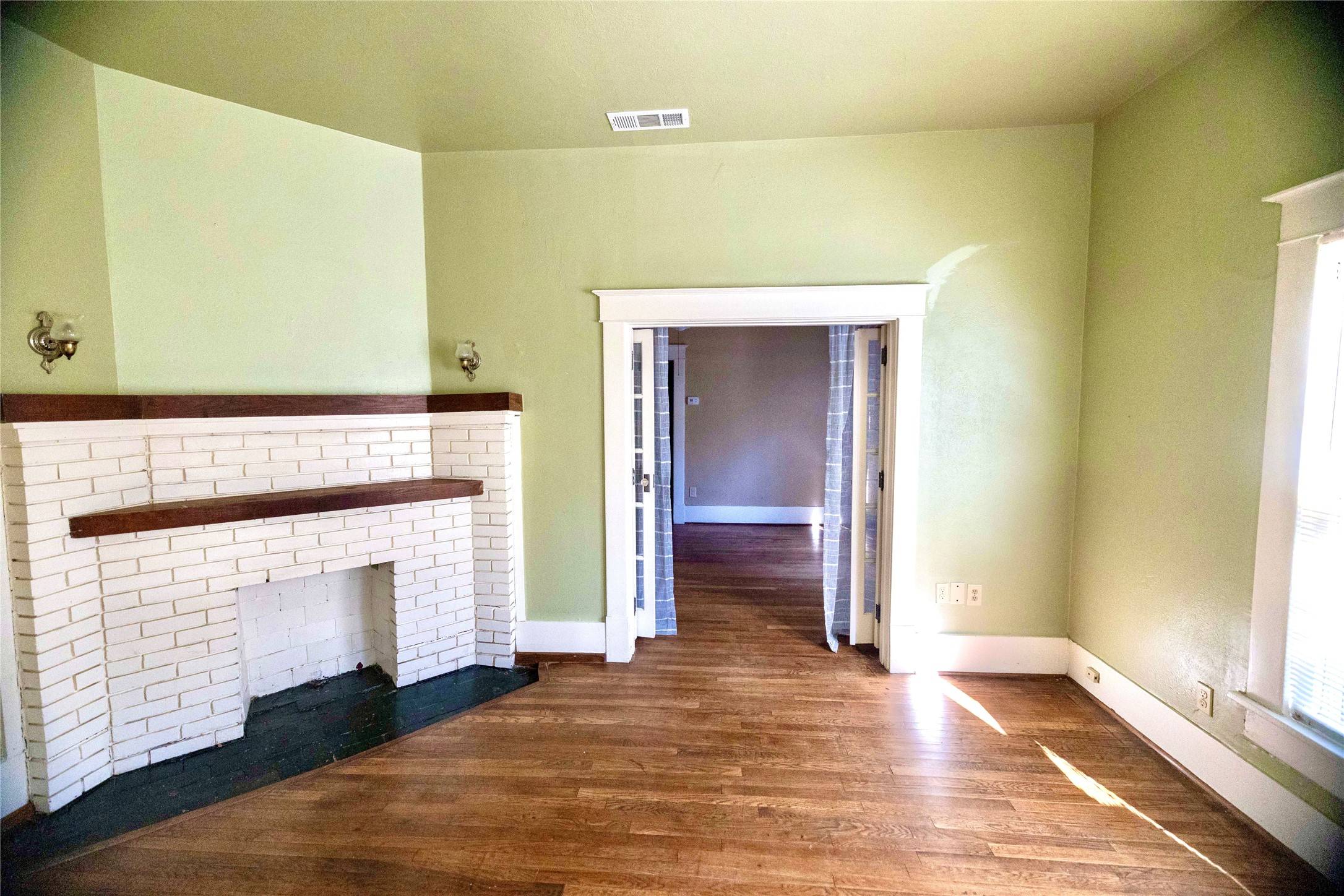 Dallas, TX 75214,5627 Worth ST