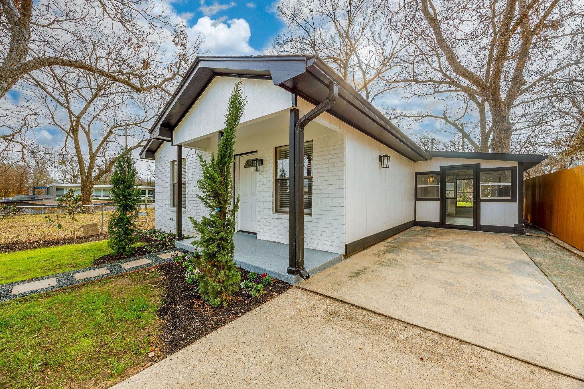 Denison, TX 75020,604 W Day ST