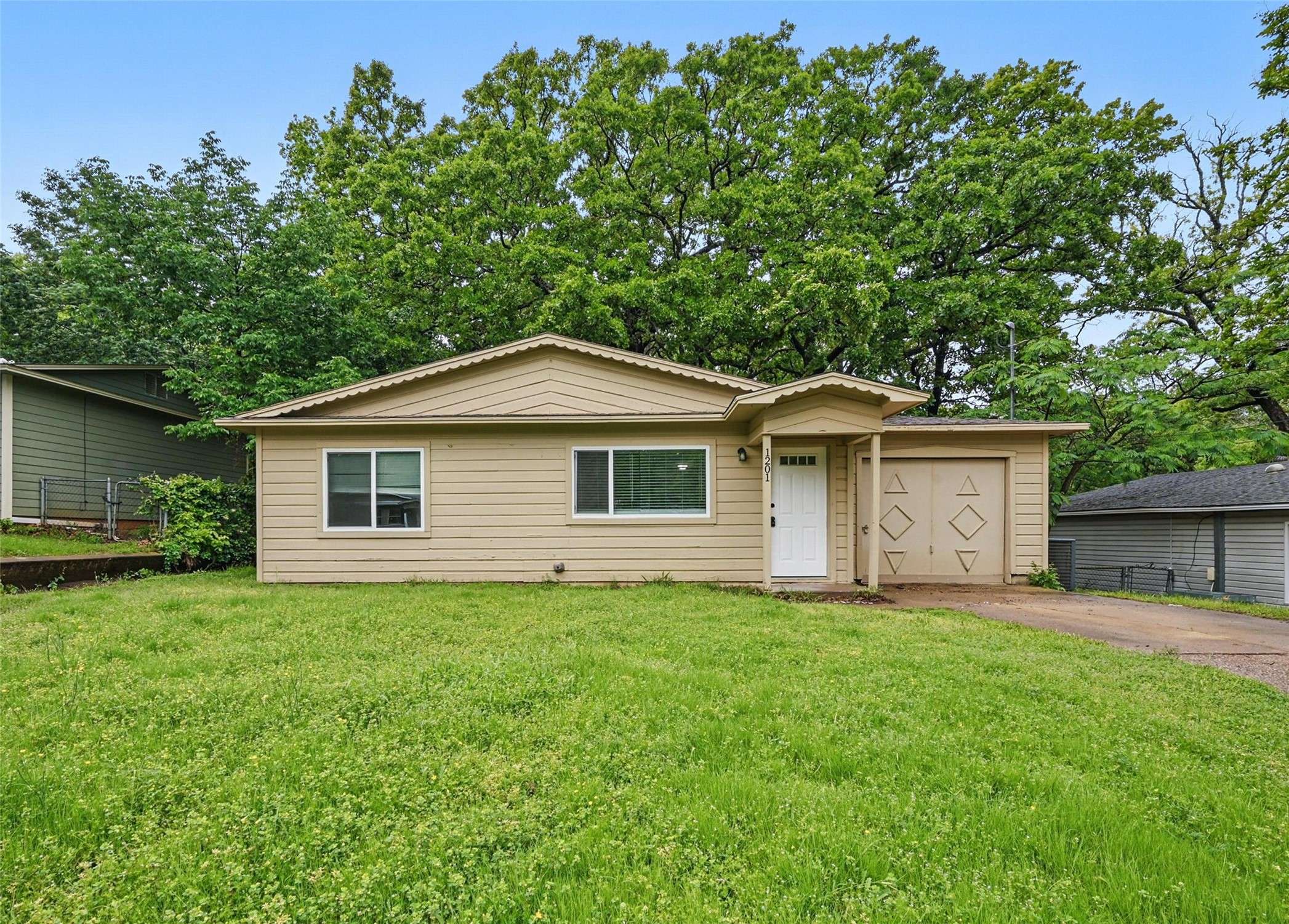 Denison, TX 75020,1201 Park DR