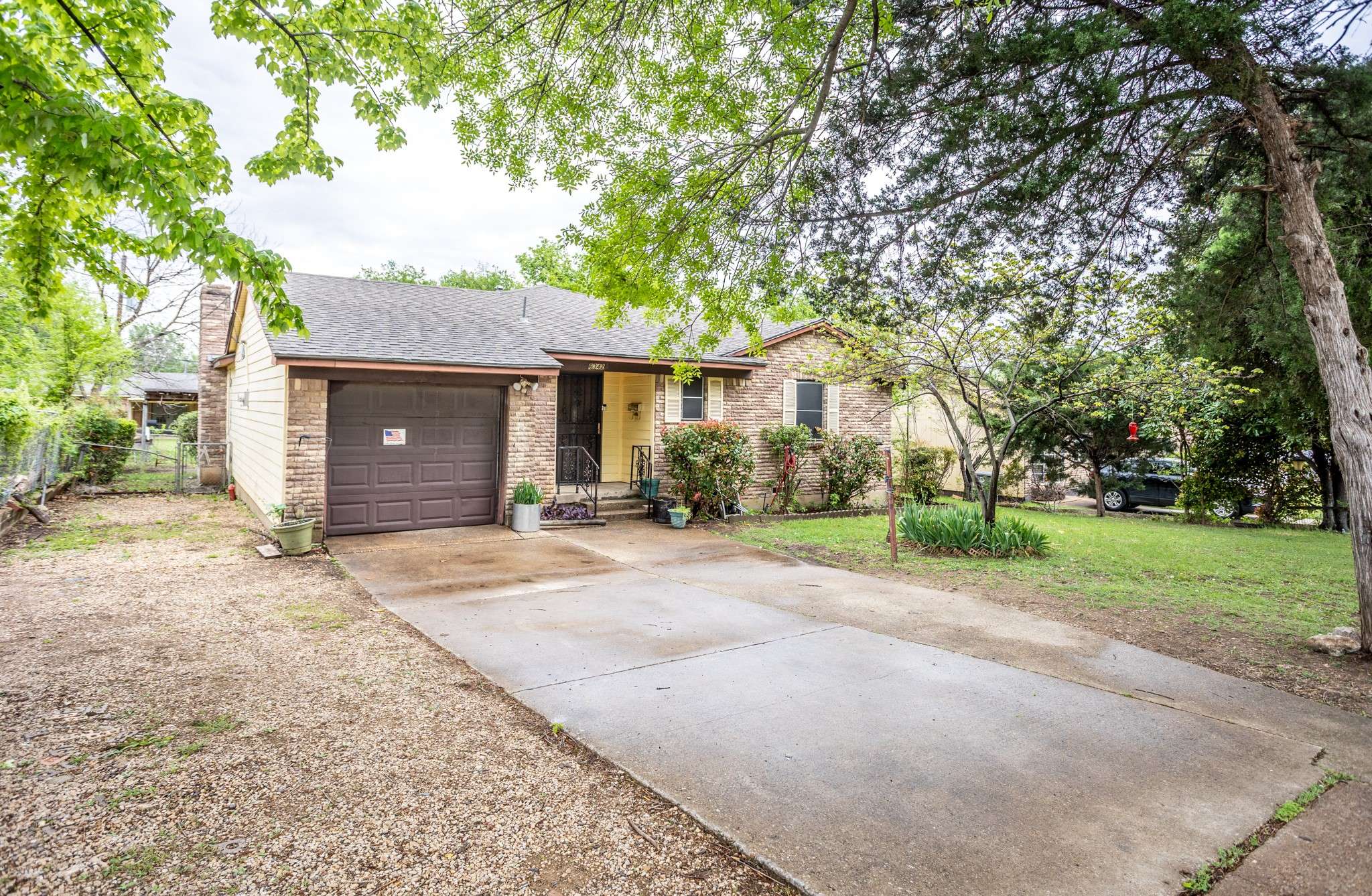 Dallas, TX 75241,6342 Silvery Moon DR
