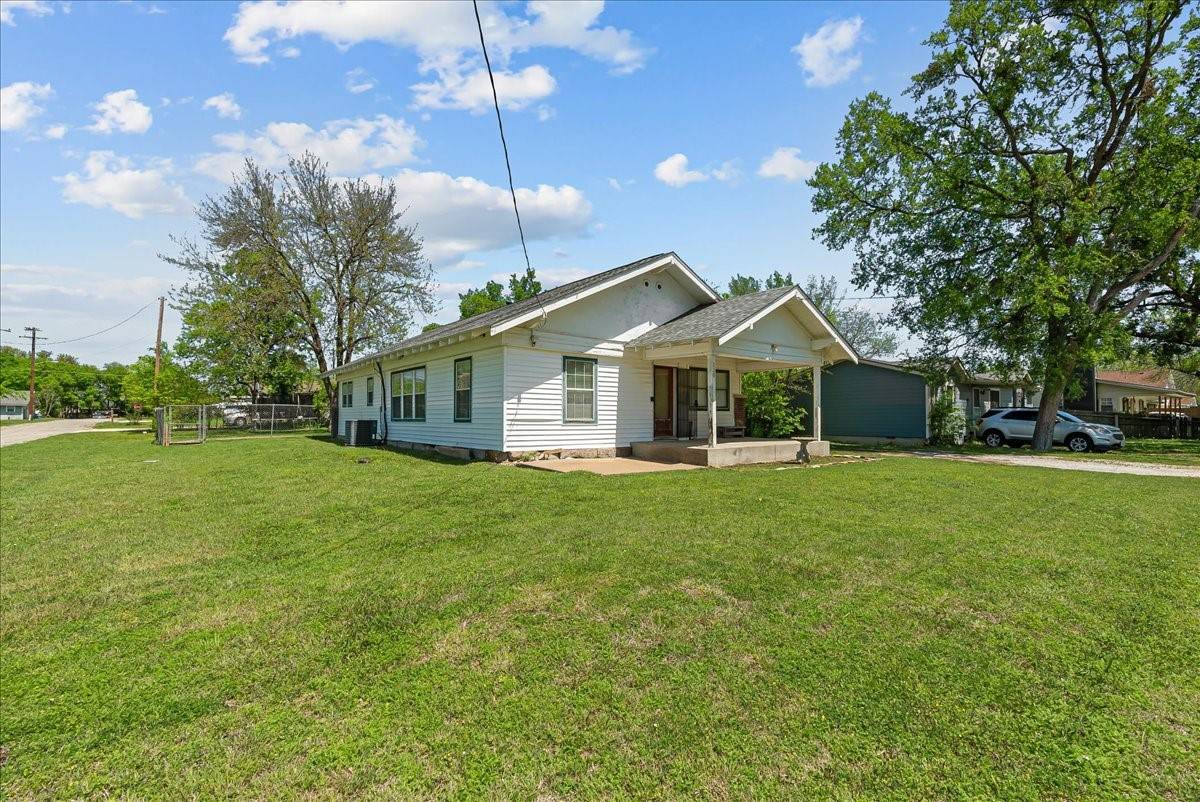 Alvarado, TX 76009,110 W Elm AVE