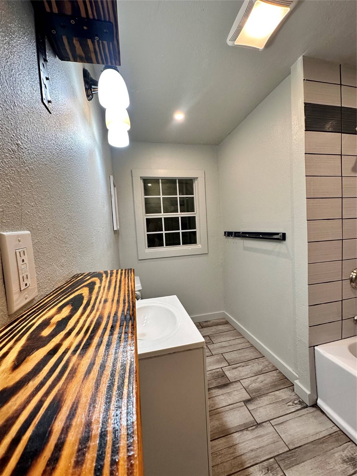 Garland, TX 75040,833 Woodland DR