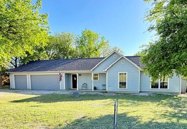 Chico, TX 76431,214 El Lago RD
