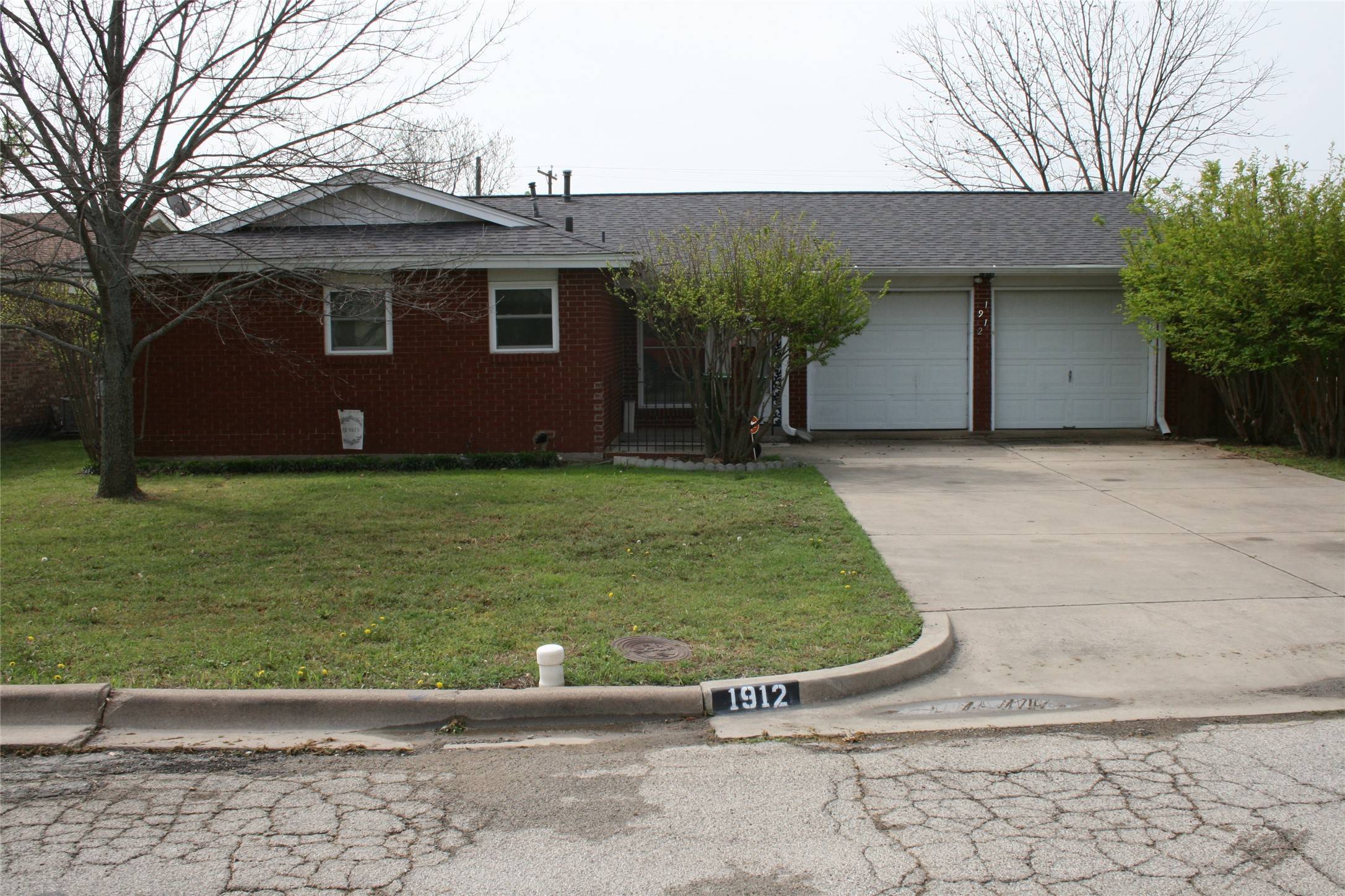 Mineral Wells, TX 76067,1912 SE 15th ST