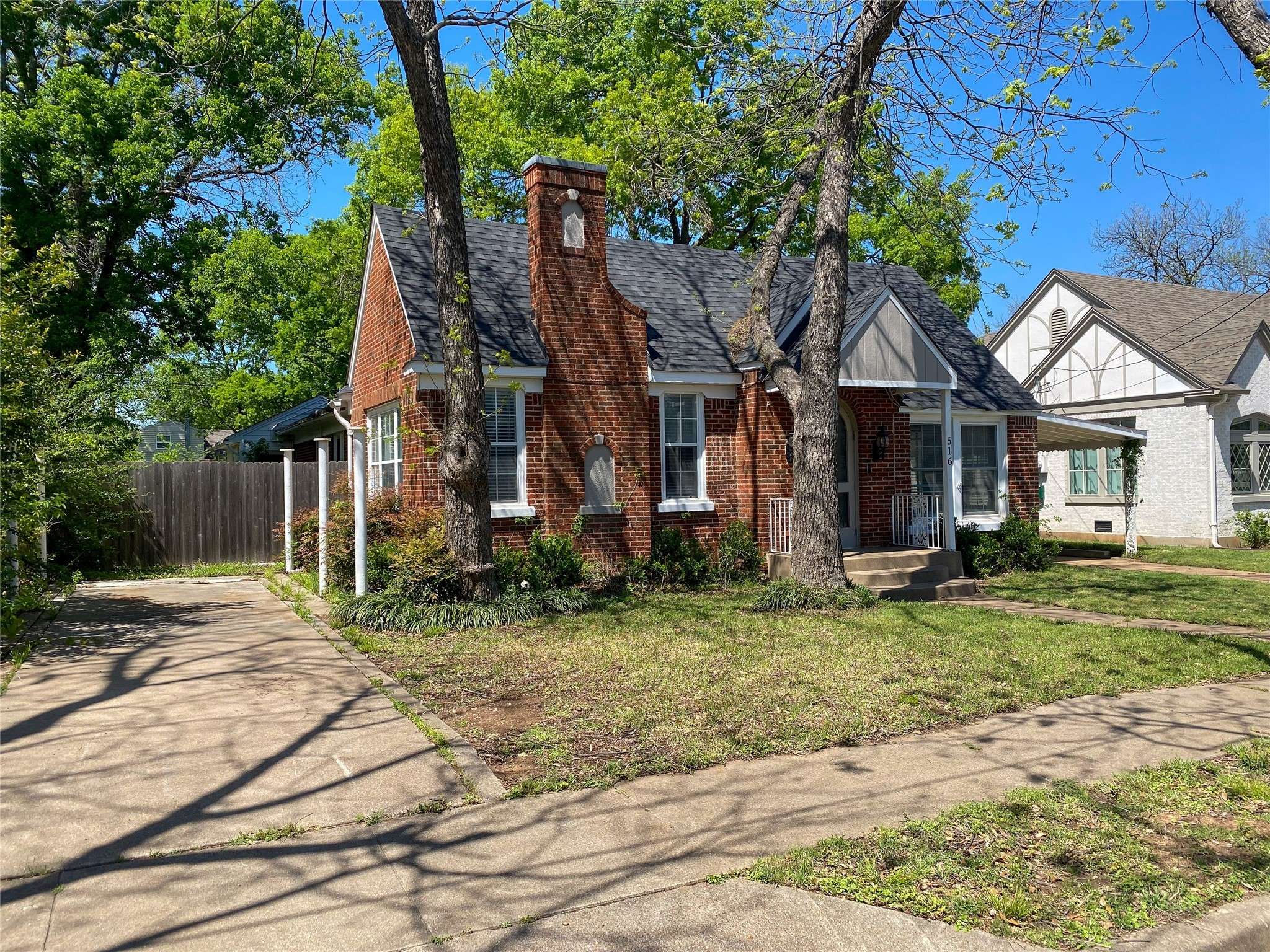 Cleburne, TX 76033,516 College ST