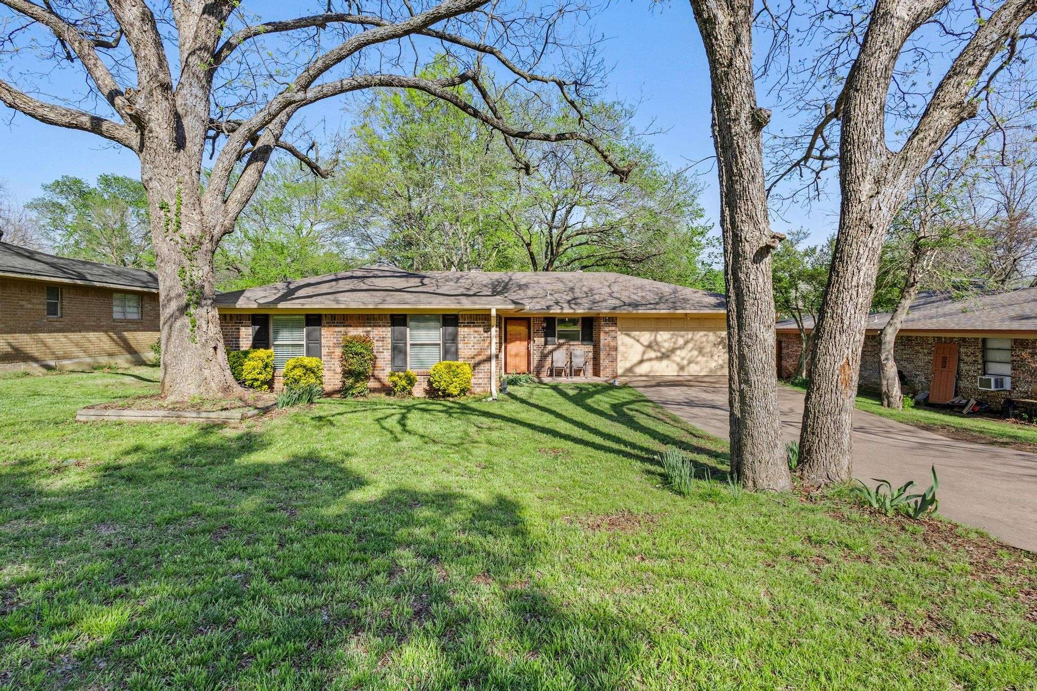 Denison, TX 75020,612 Edwards DR