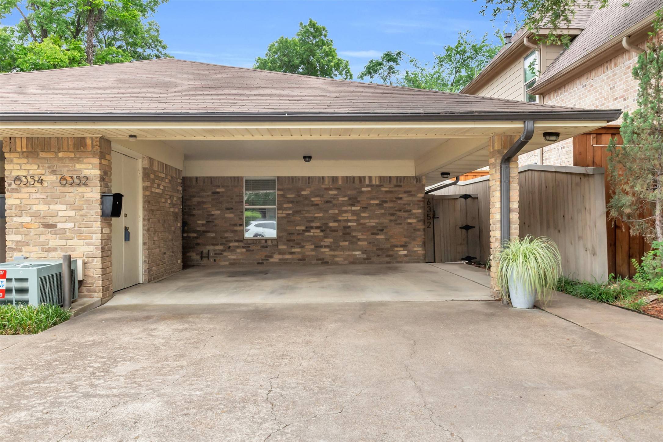 Dallas, TX 75214,6352 Lakeshore