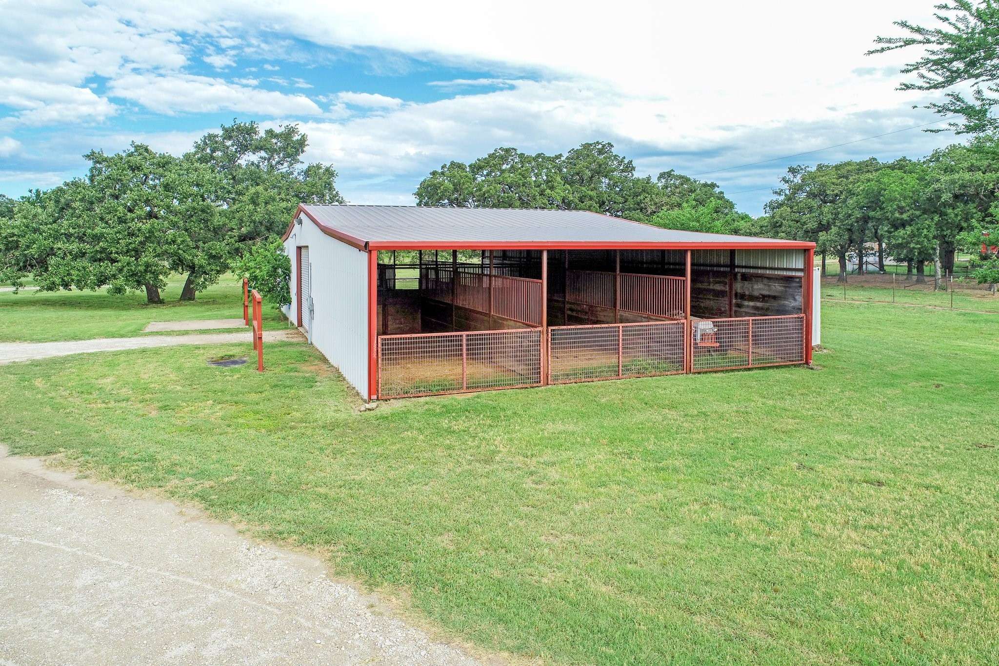 Mineral Wells, TX 76067,500 Saddleview CT