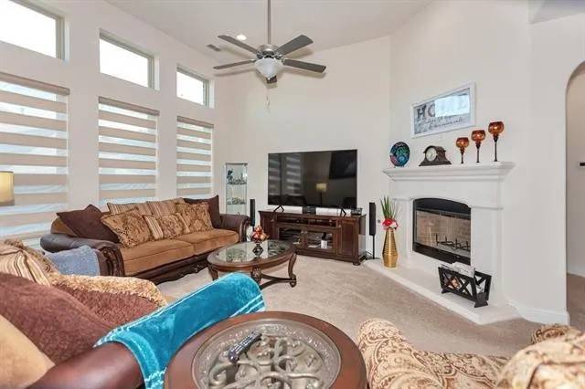 Little Elm, TX 75068,913 YARROW ST