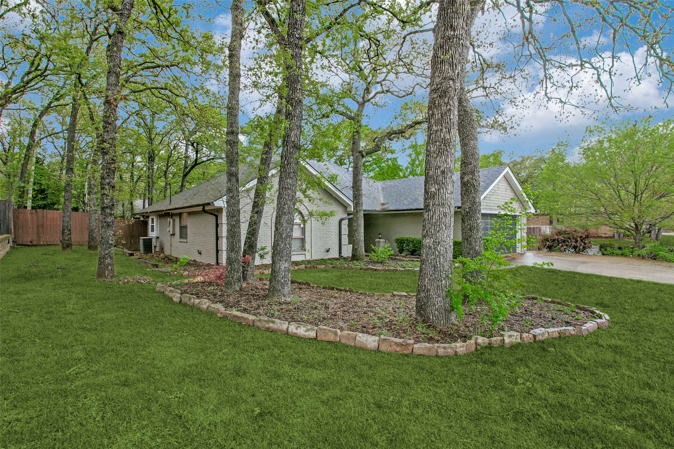 Hurst, TX 76054,133 Bremen DR