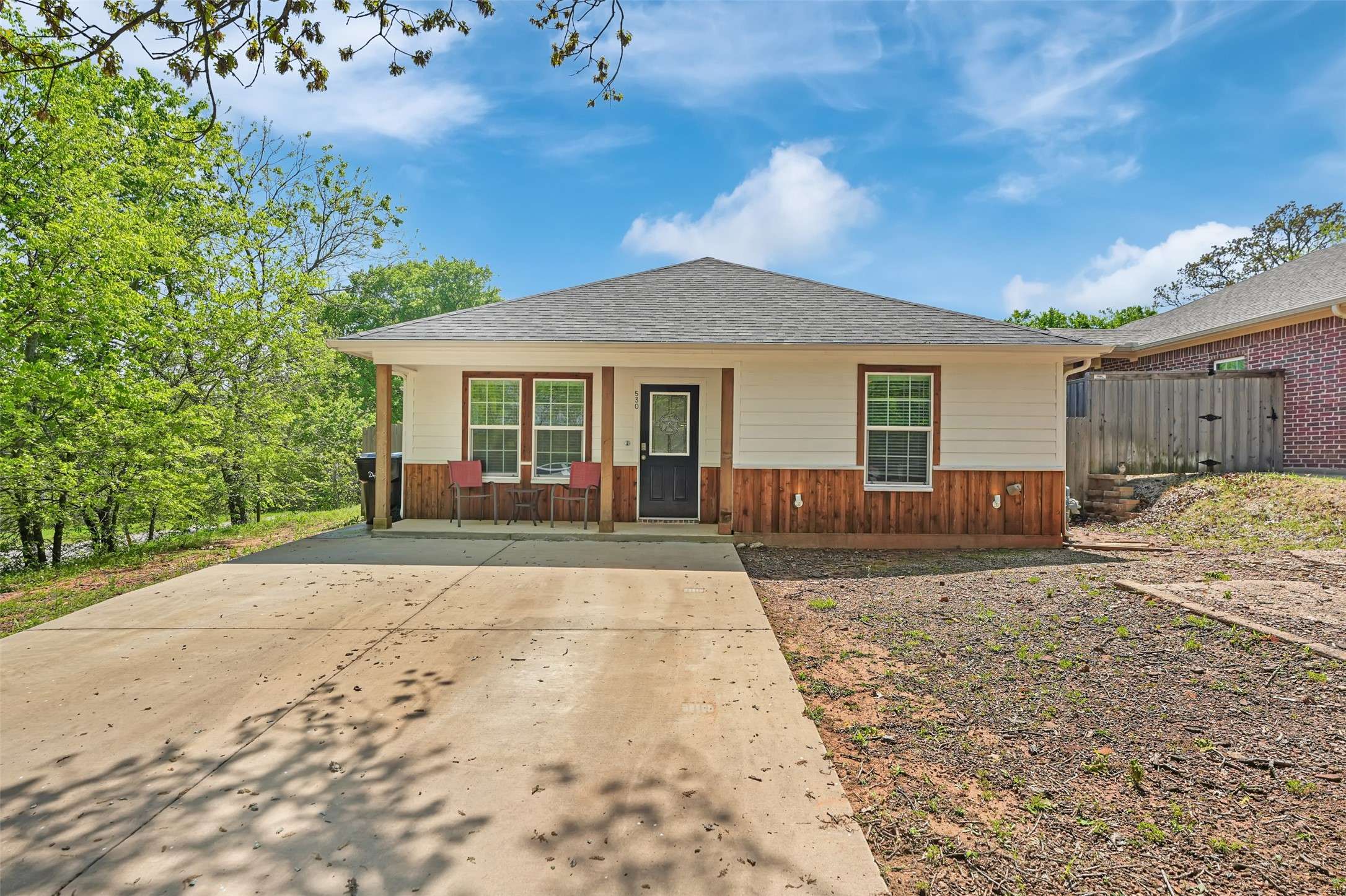 Denison, TX 75021,530 E Day ST