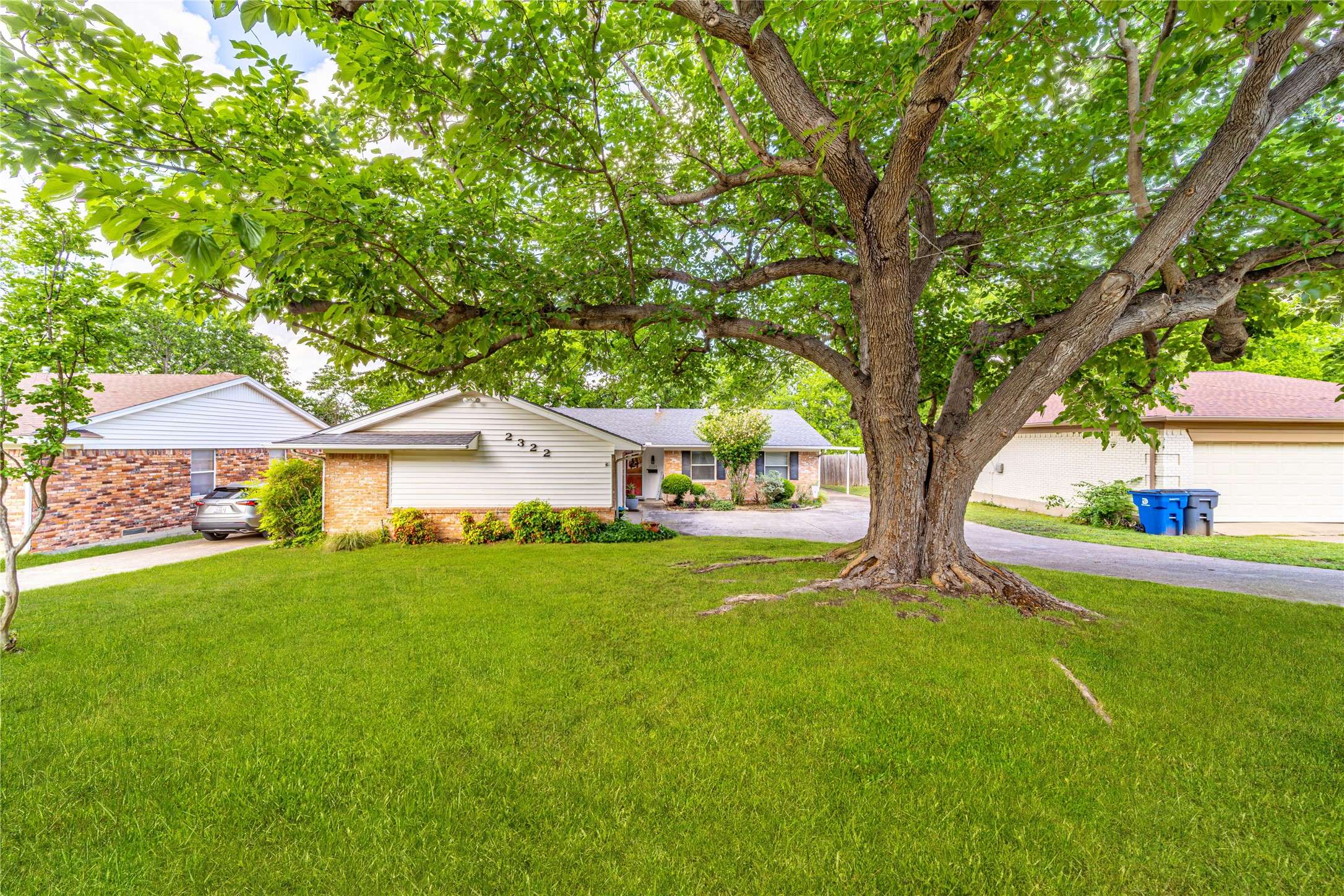 Dallas, TX 75228,2322 Rockyglen DR