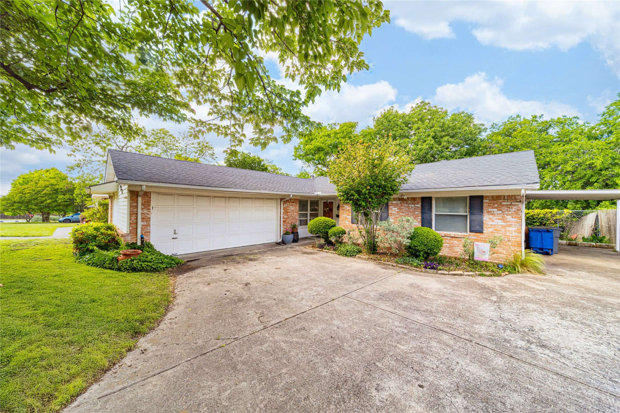 Dallas, TX 75228,2322 Rockyglen DR