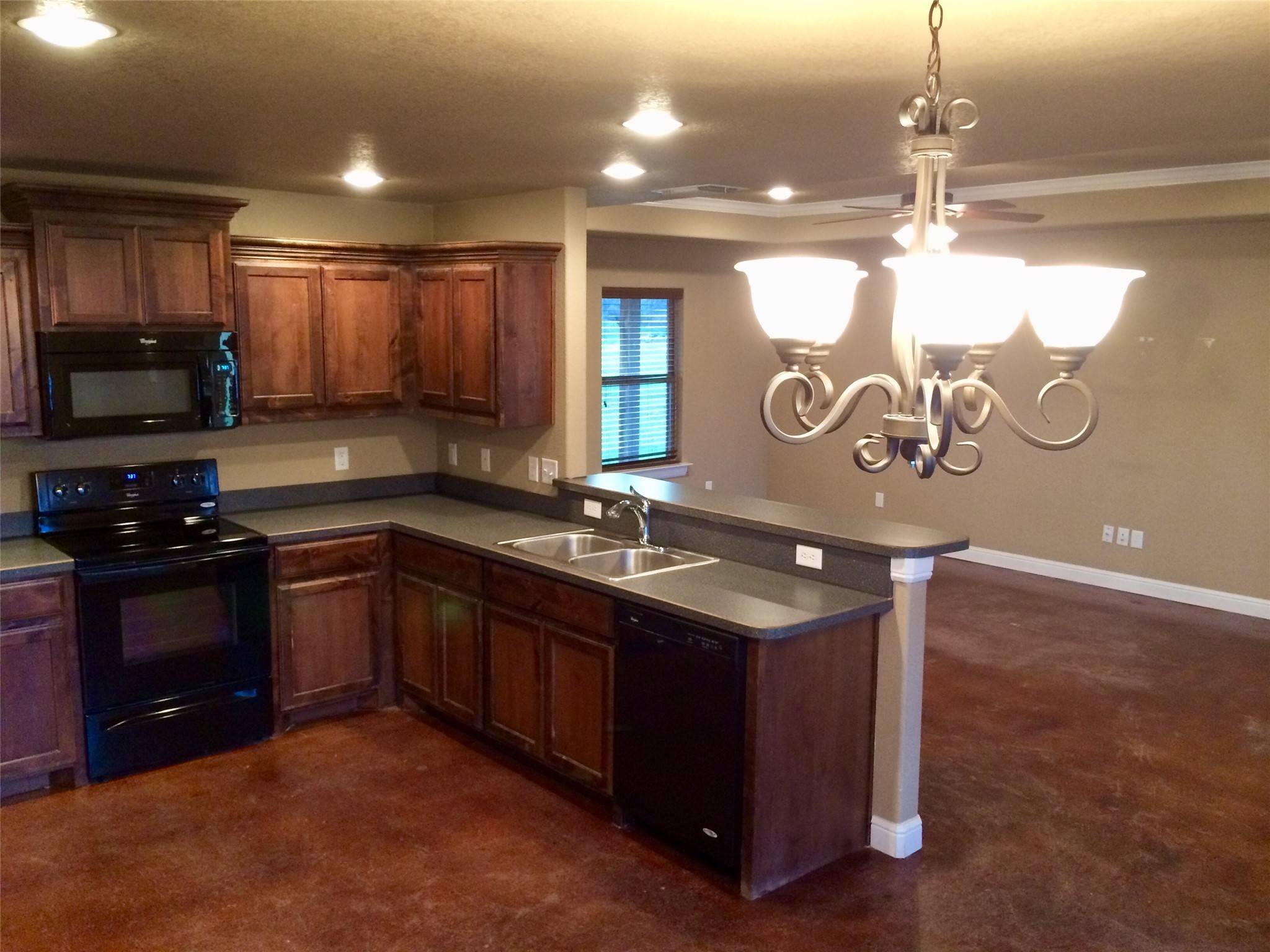 Weatherford, TX 76087,353 Lee ST