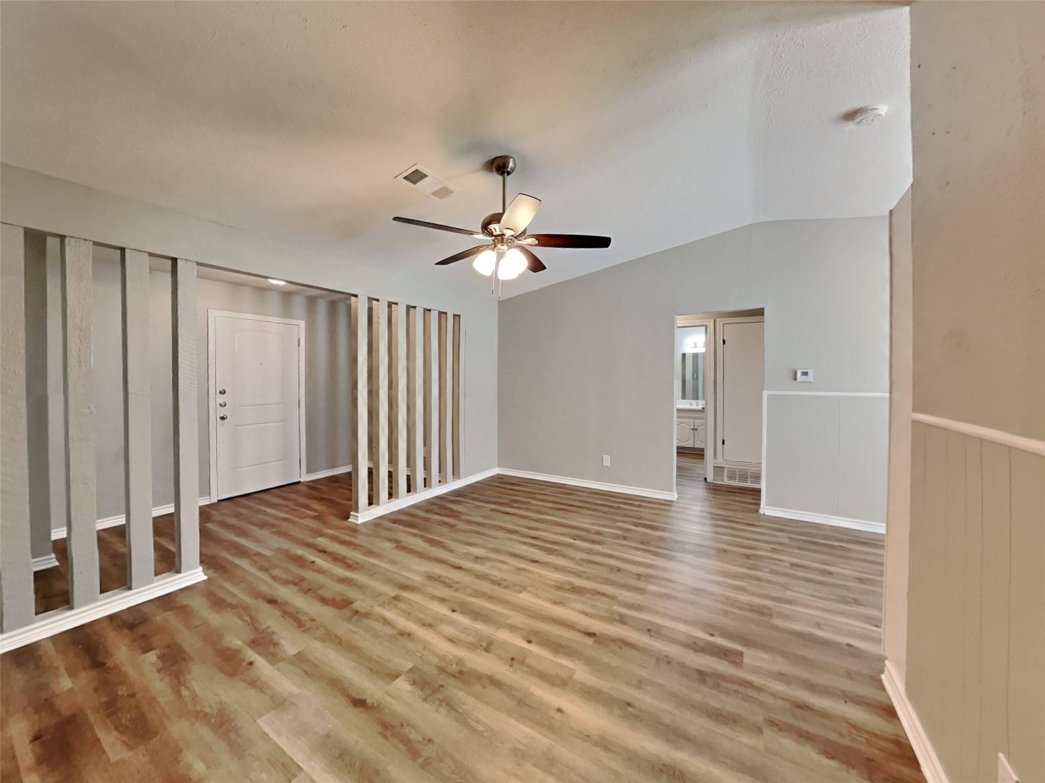 Dallas, TX 75217,9698 Limestone DR
